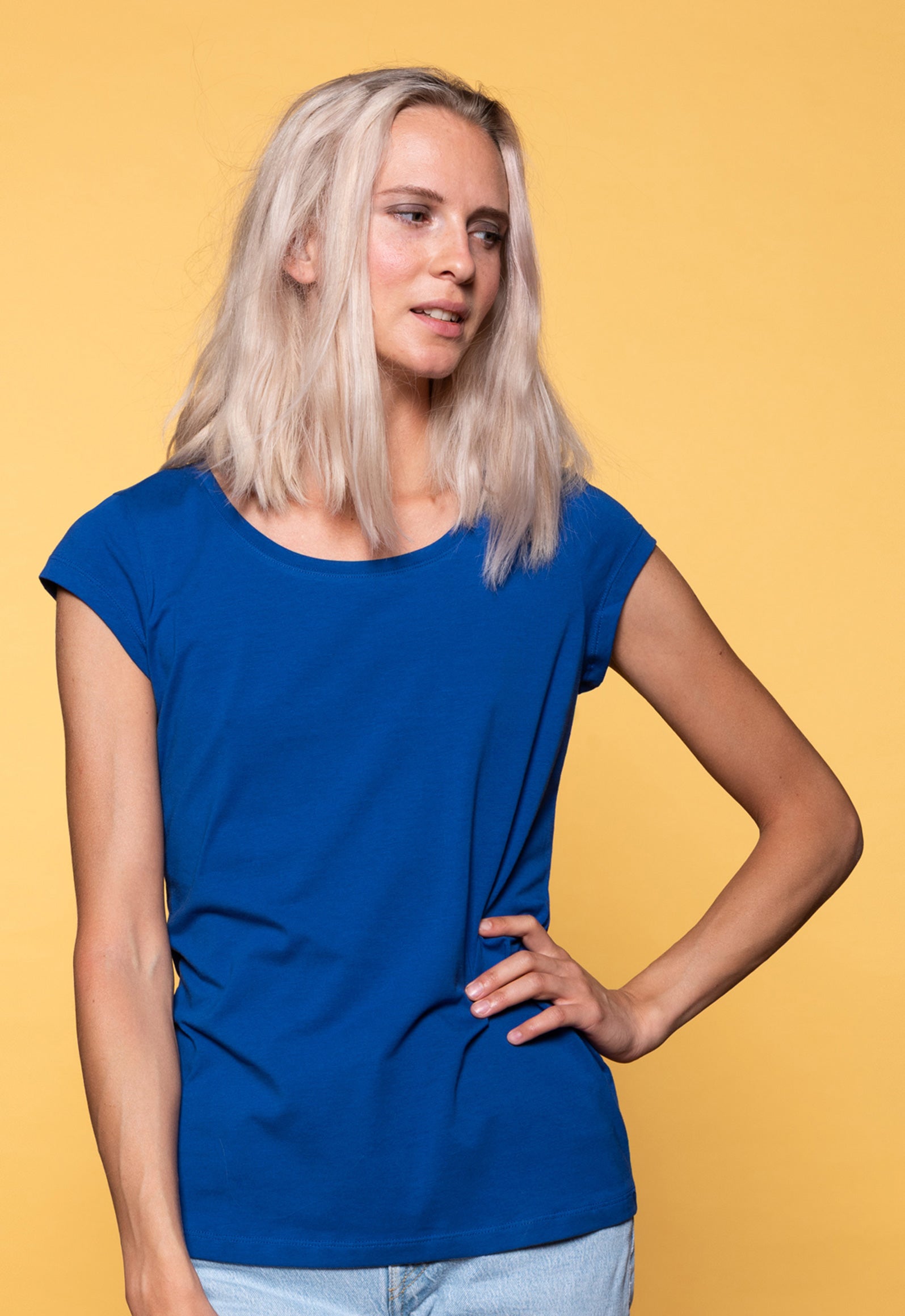 Classic Fitted T-Shirt - GT01S00 (MORT36) Das Model ist 170 cm groß und trägt Größe M.