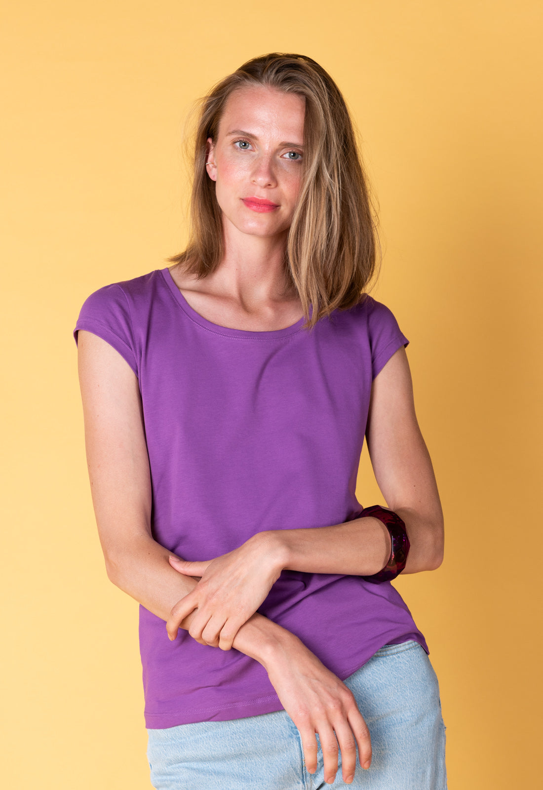 Klassisches figurbetonendes T-Shirt - GT01S00 2025 Klassisches figurbetonendes T-Shirt - GT01S00 2025