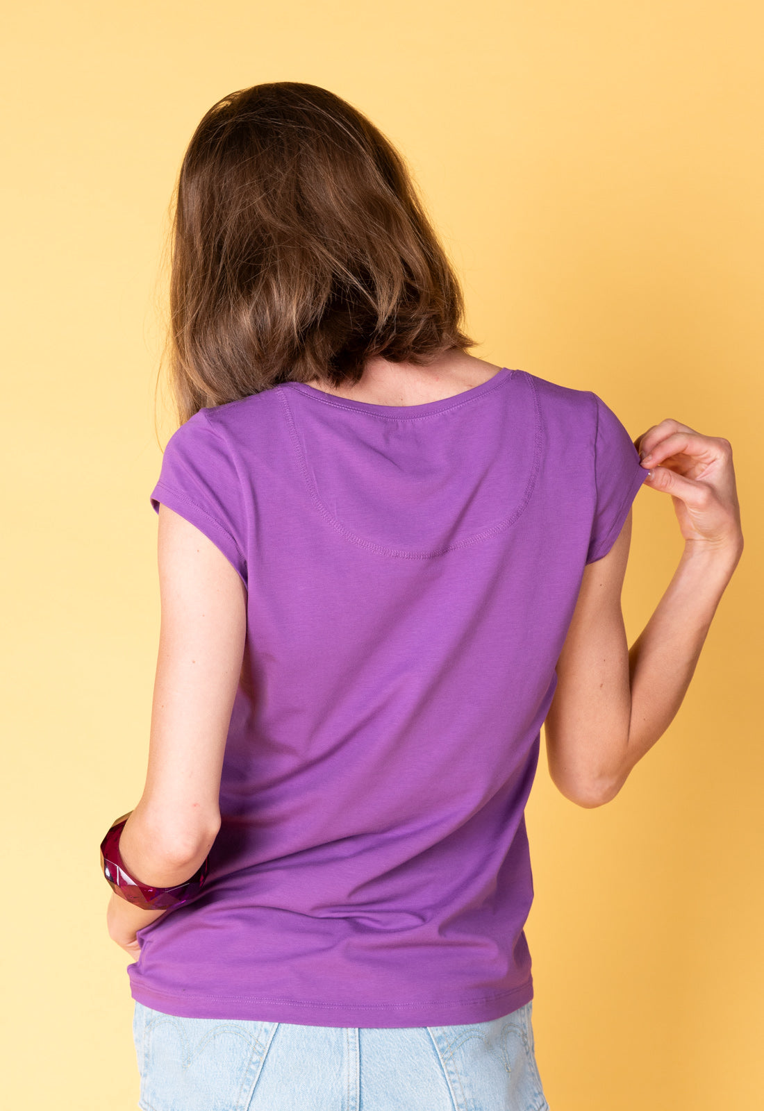 Klassisches figurbetonendes T-Shirt - GT01S00 2025 Klassisches figurbetonendes T-Shirt - GT01S00 2025