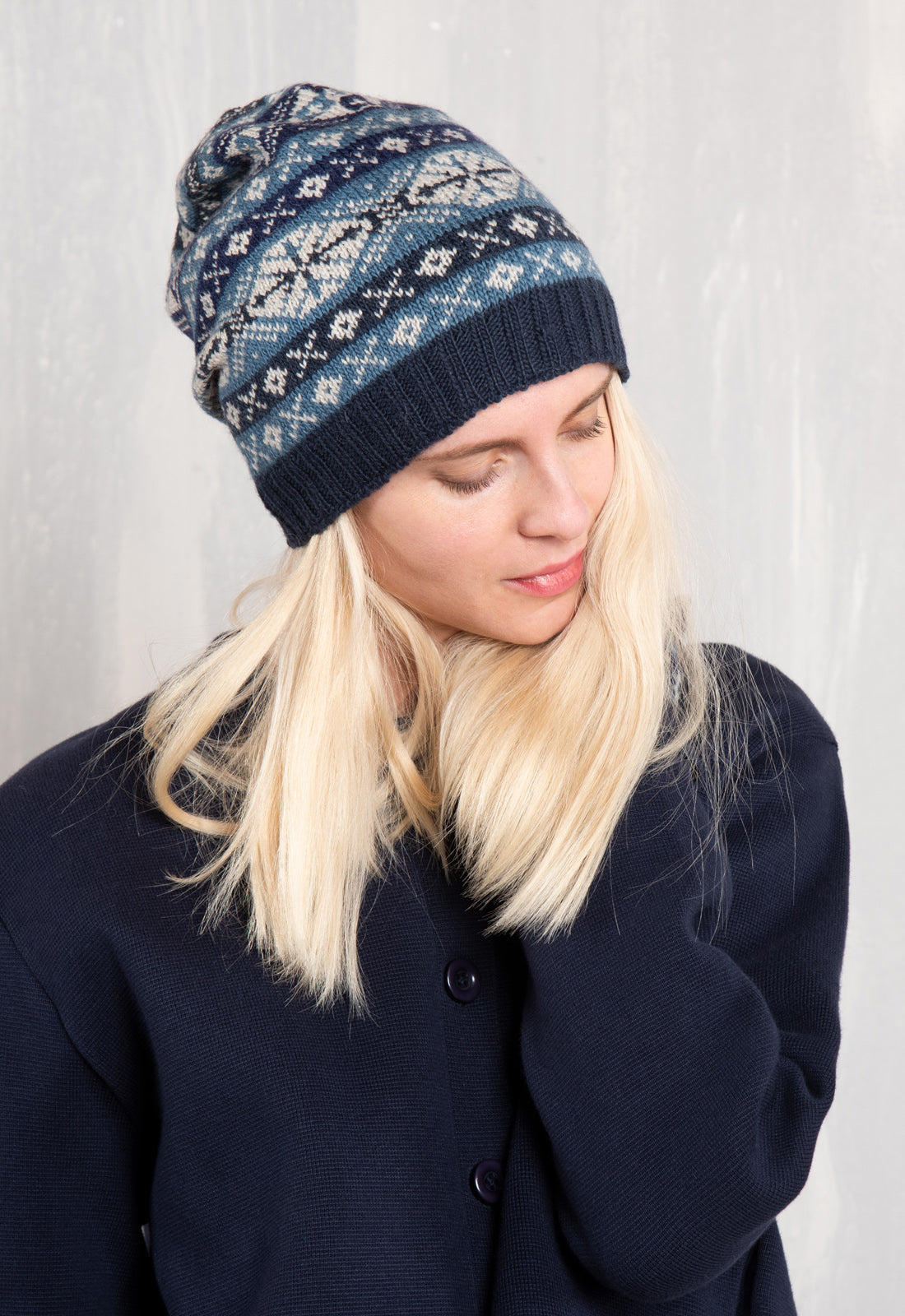 Khara – gemusterte Longbeanie aus 100 % Wolle mit Bio-Baumwoll-Fleece Khara – gemusterte Longbeanie aus 100 % Wolle mit Bio-Baumwoll-Fleece