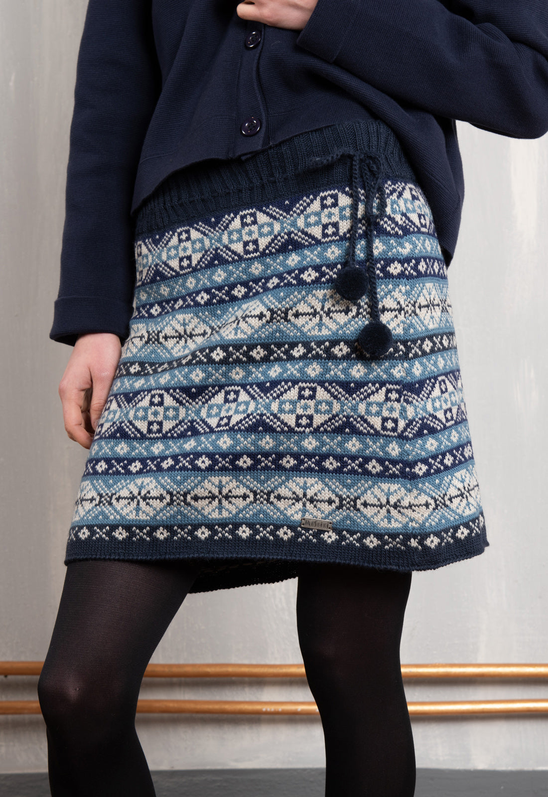 Khara Skirt – gemusterter Wollrock mit elastischem Futter Khara Skirt – gemusterter Wollrock mit elastischem Futter