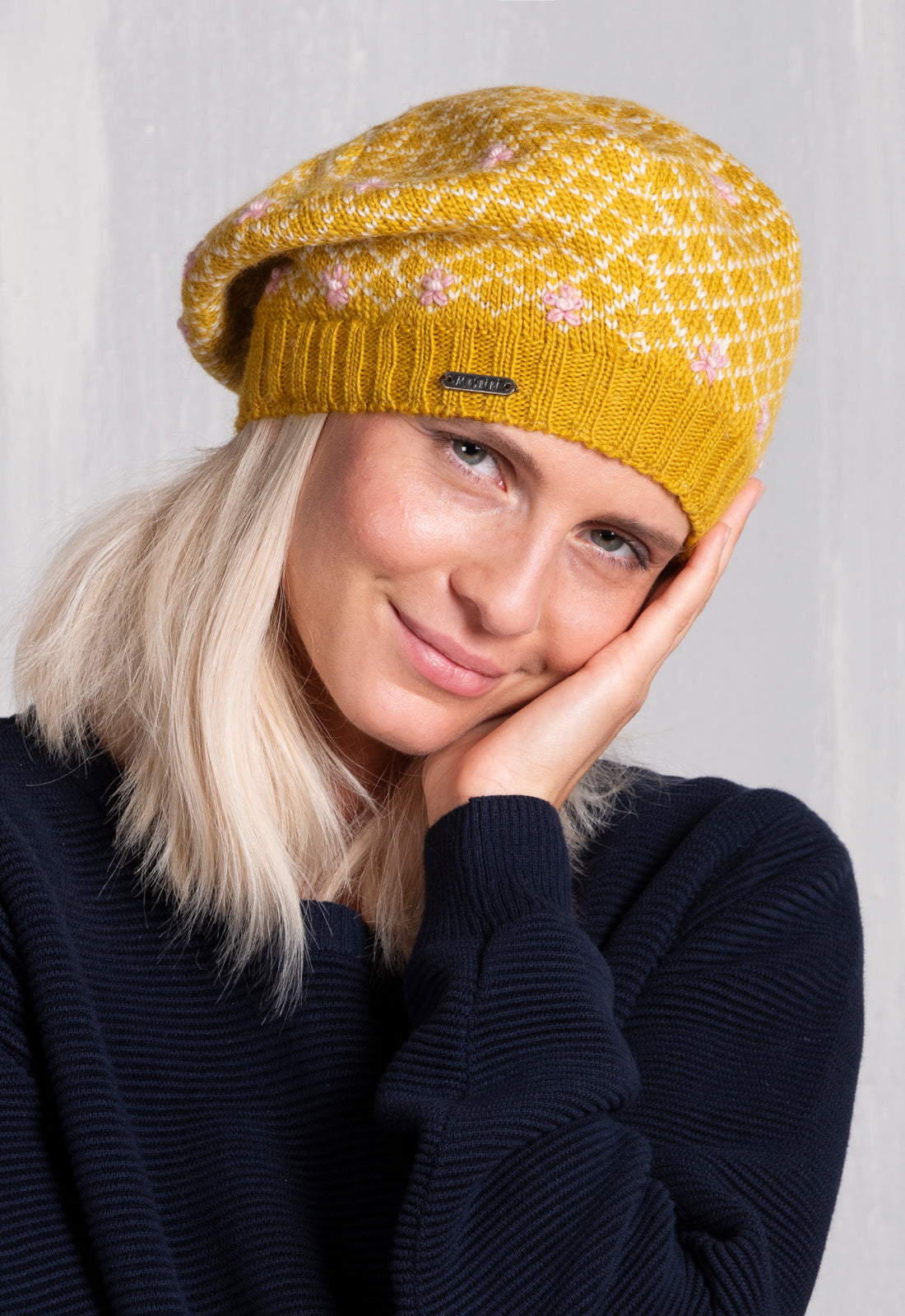 Mantsi Beretstrickmütze Mantsi Beretstrickmütze