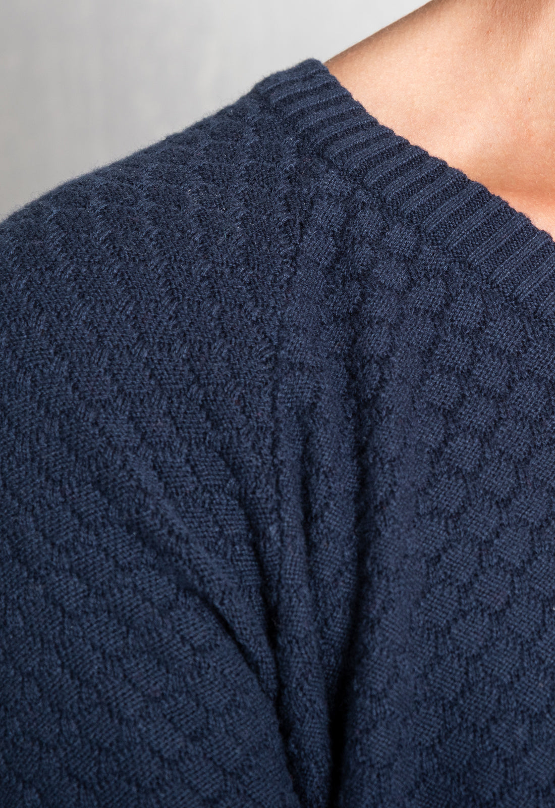 Pevila Dress – Einfarbiges Strickkleid – GOTS-zertifiziert Pevila Dress – Einfarbiges Strickkleid – GOTS-zertifiziert