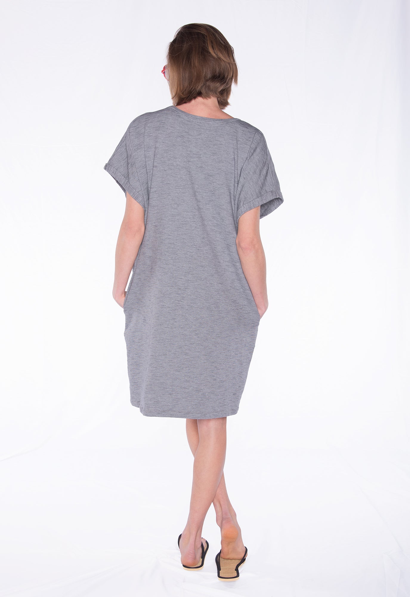 Lockeres Kleid mit gefalteten Ärmeln - S24Dress-G5 Lockeres Kleid mit gefalteten Ärmeln - S24Dress-G5