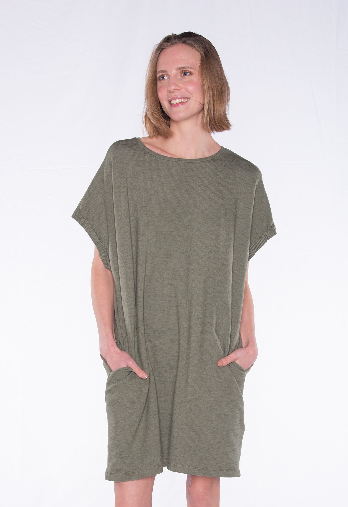 Lockeres Kleid mit gefalteten Ärmeln - S24Dress-G5 Lockeres Kleid mit gefalteten Ärmeln - S24Dress-G5