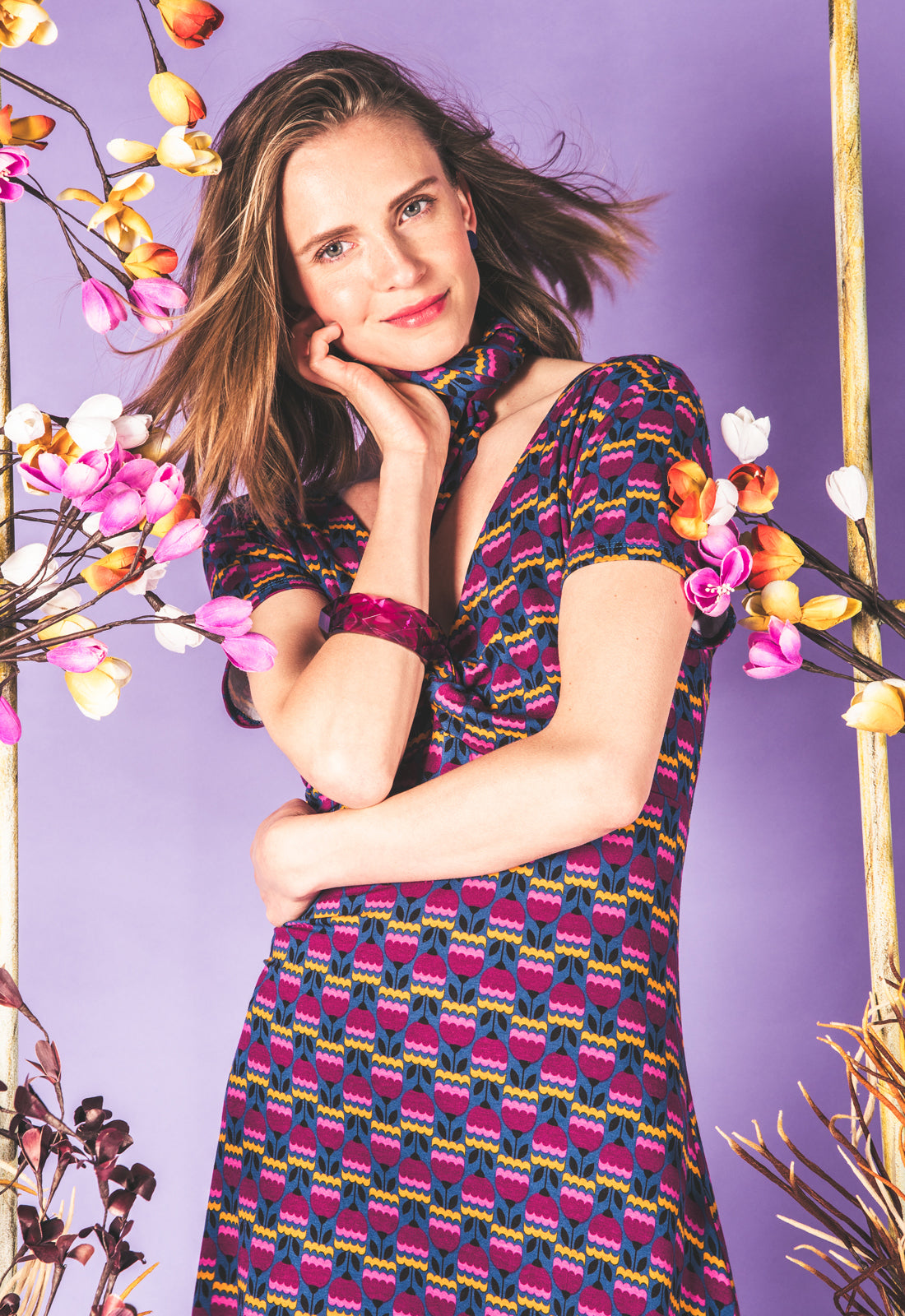 Elegant short-sleeved dress with twist detail - S25Dress-V1 Elegant short-sleeved dress with twist detail - S25Dress-V1