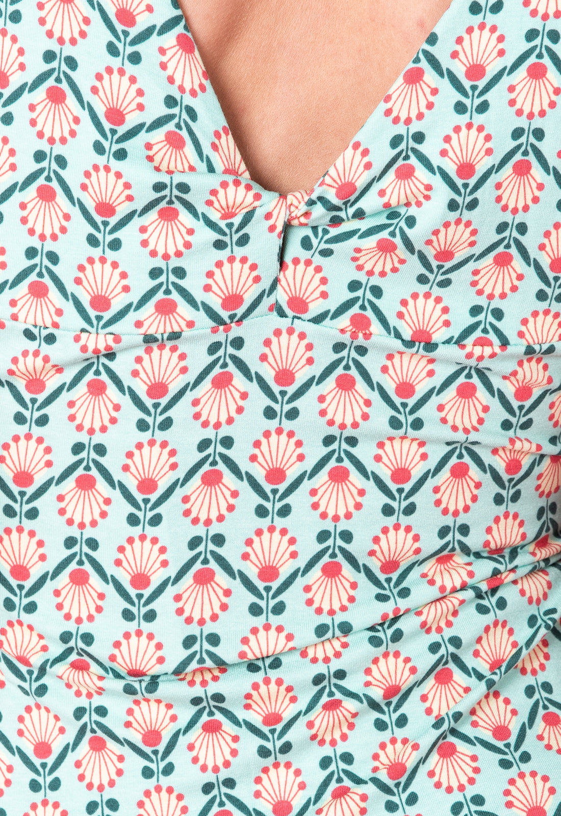 Elegant short-sleeved dress with twist detail - S25Dress-V1 Elegant short-sleeved dress with twist detail - S25Dress-V1