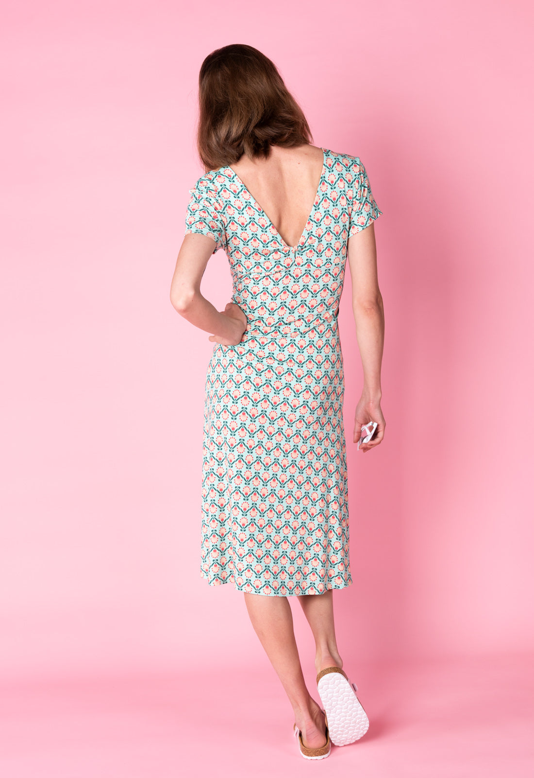 Elegant short-sleeved dress with twist detail - S25Dress-V1 Elegant short-sleeved dress with twist detail - S25Dress-V1