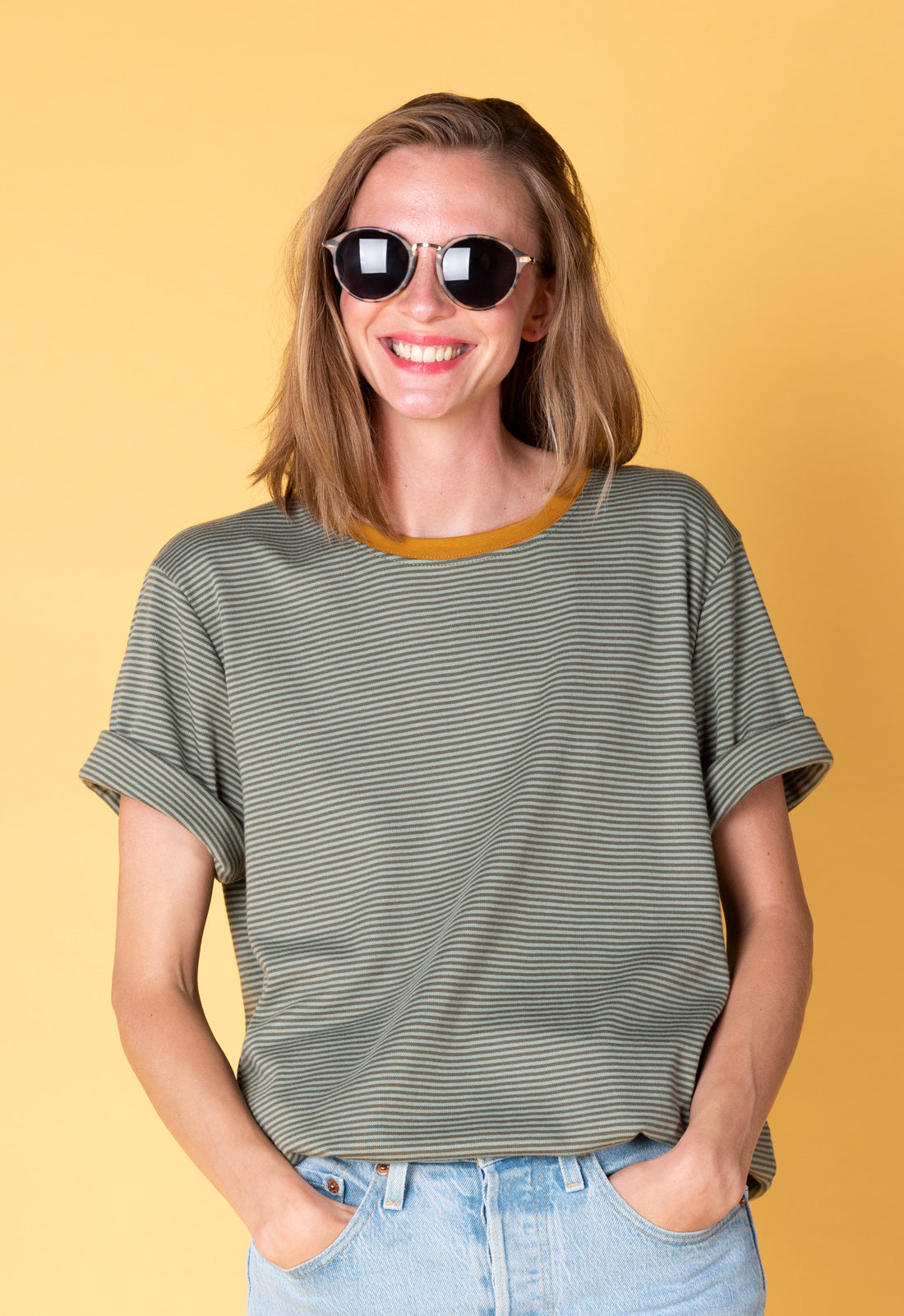 Gestreiftes T-Shirt mit Kontraststoff - S25Top-G7 Gestreiftes T-Shirt mit Kontraststoff - S25Top-G7