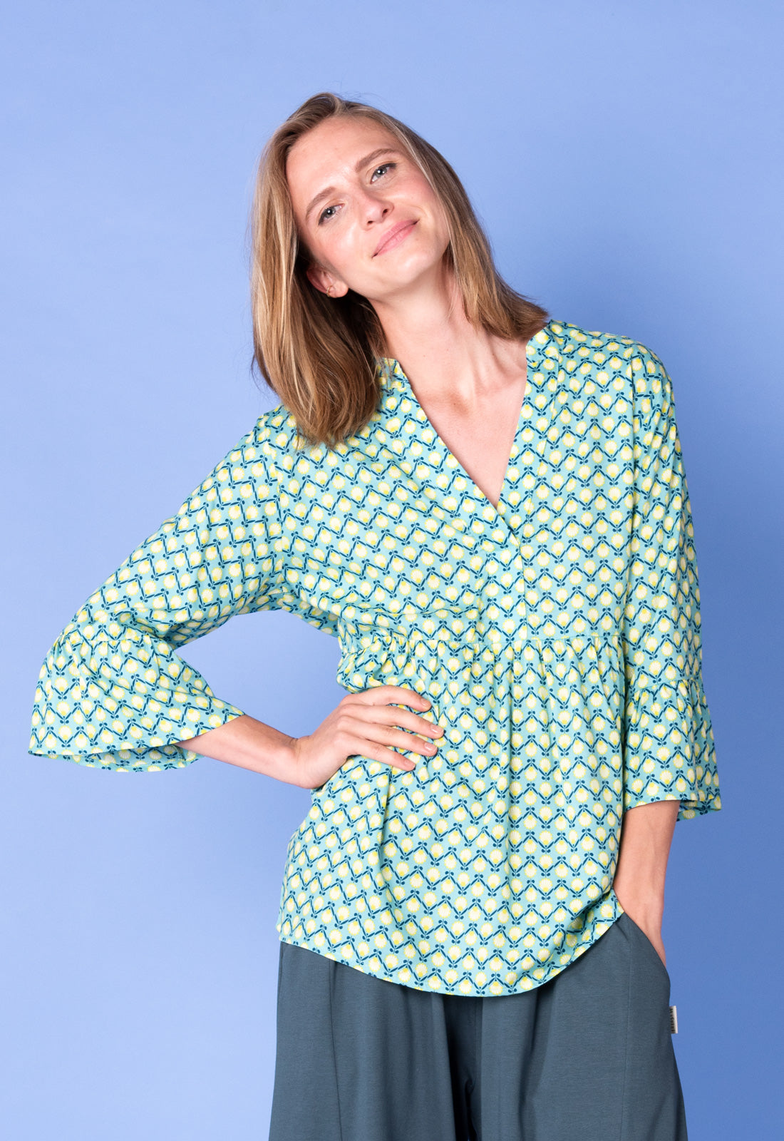 Kurze Tunika mit tiefem V-Ausschnitt - S25Top-R4 Kurze Tunika mit tiefem V-Ausschnitt - S25Top-R4