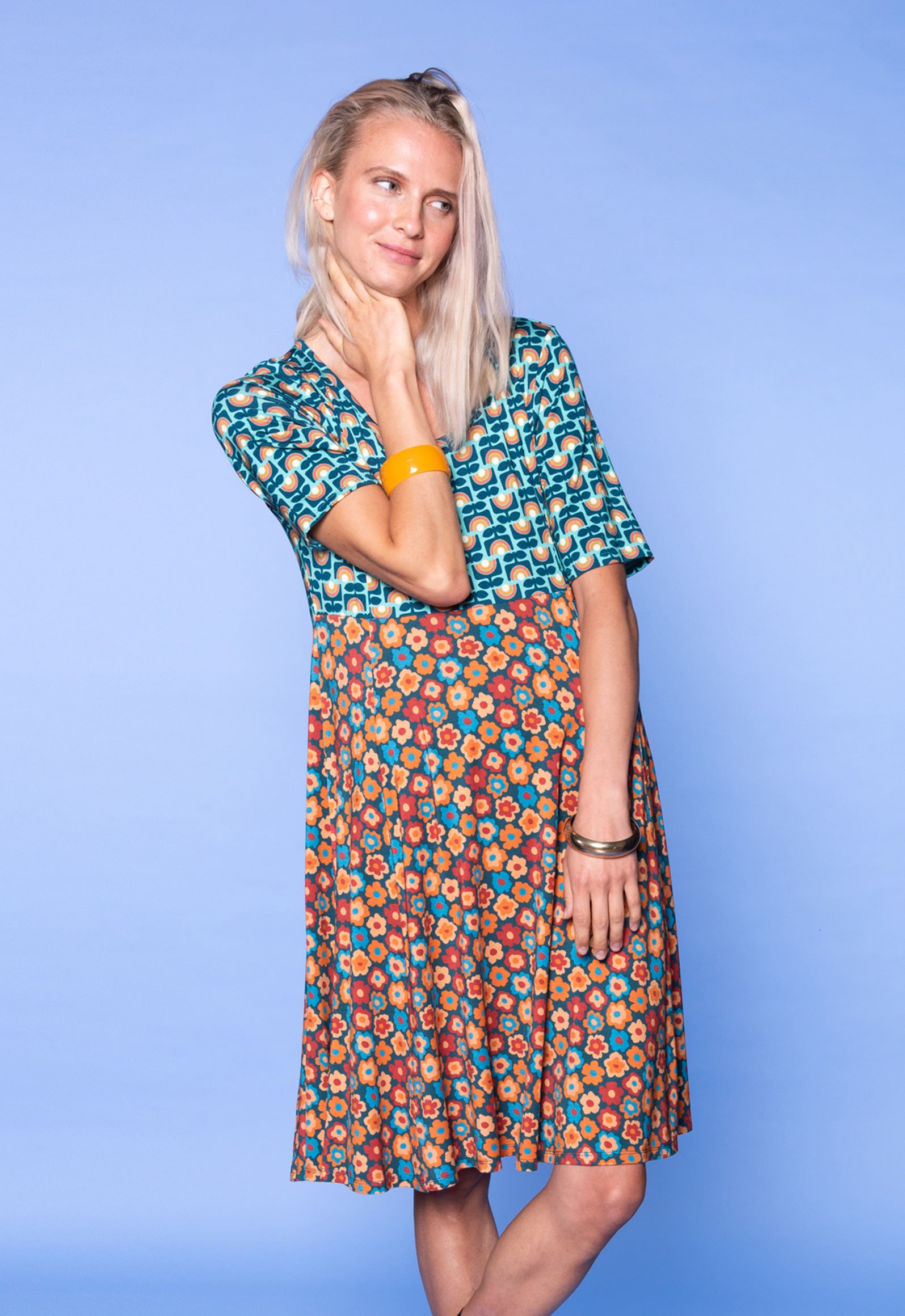 S26Candy Dress – Figurbetontes Viskosekleid mit Print-Mix S26Candy Dress – Figurbetontes Viskosekleid mit Print-Mix