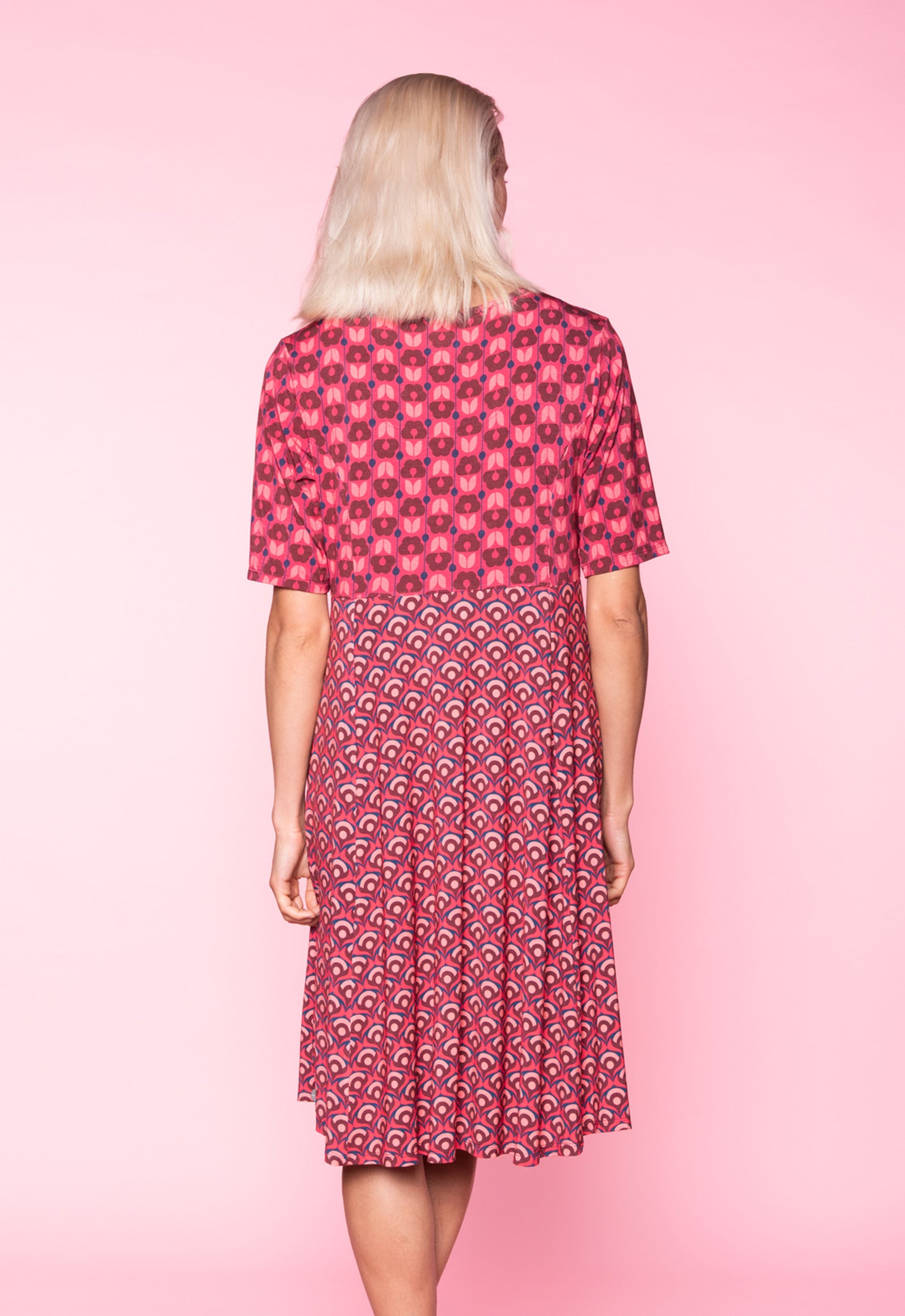 S26Candy Dress – Figurbetontes Viskosekleid mit Print-Mix S26Candy Dress – Figurbetontes Viskosekleid mit Print-Mix