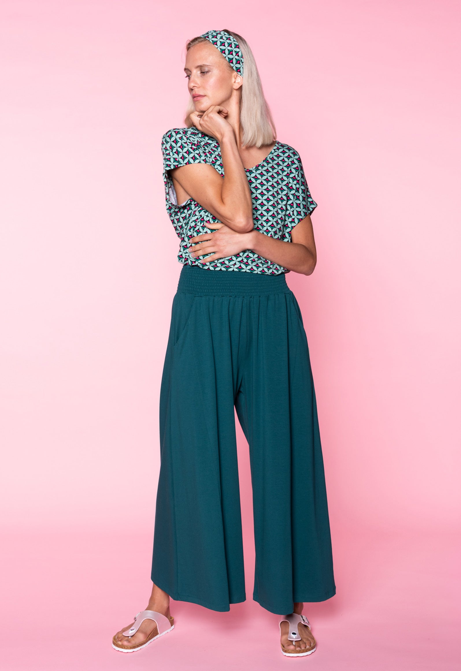 S26Pants-G1 – Weite Hose mit gesmoktem Bund S26Pants-G1 – Weite Hose mit gesmoktem Bund