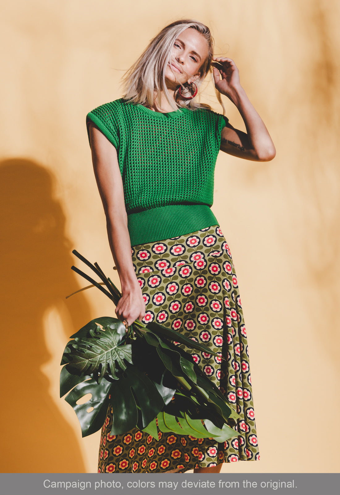 S26Skirt-V2 – Weitschwingender Rock mit breitem Bund (Midilänge) Das Model ist 170 cm groß und trägt Größe M.