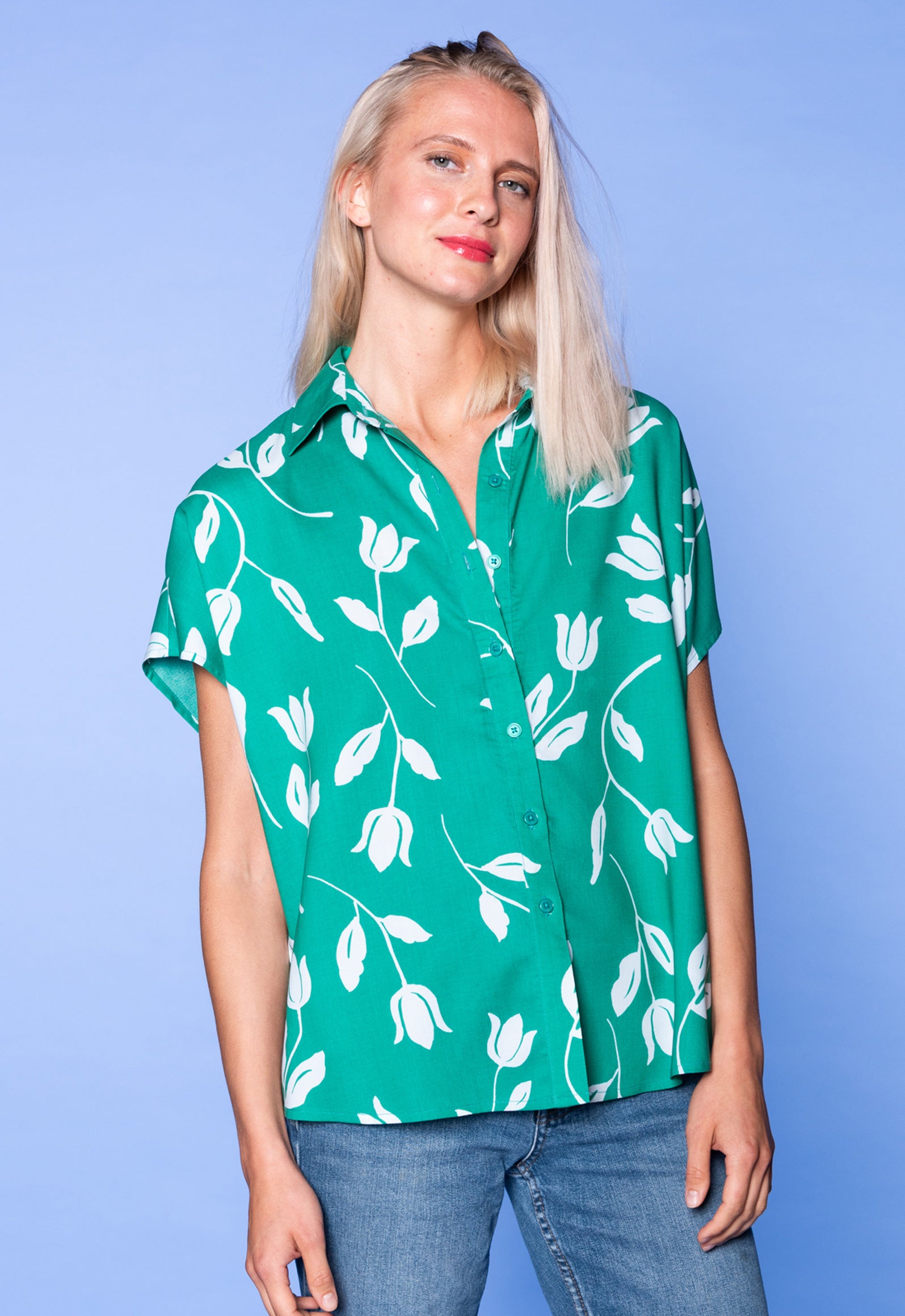 S26Top-PR4 – Weites Hemd mit Stehkragen aus Upcycled Rayon S26Top-PR4 – Weites Hemd mit Stehkragen aus Upcycled Rayon