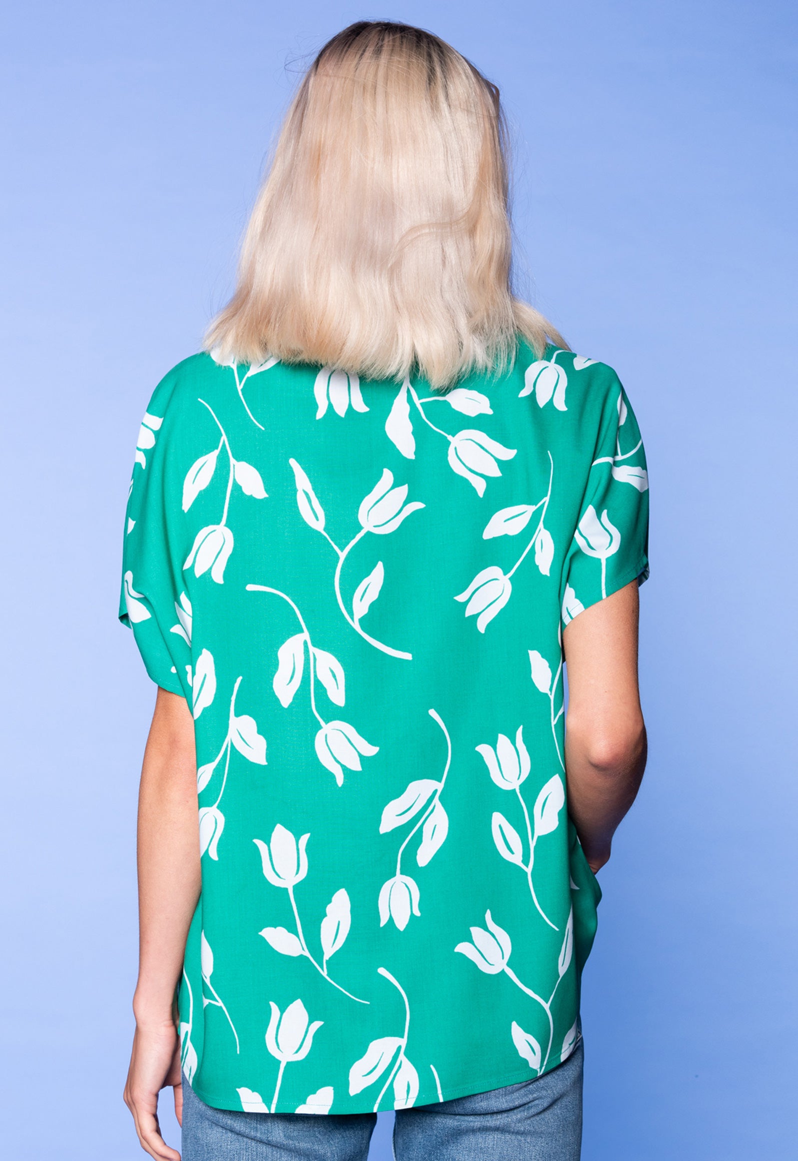 S26Top-PR4 – Weites Hemd mit Stehkragen aus Upcycled Rayon S26Top-PR4 – Weites Hemd mit Stehkragen aus Upcycled Rayon