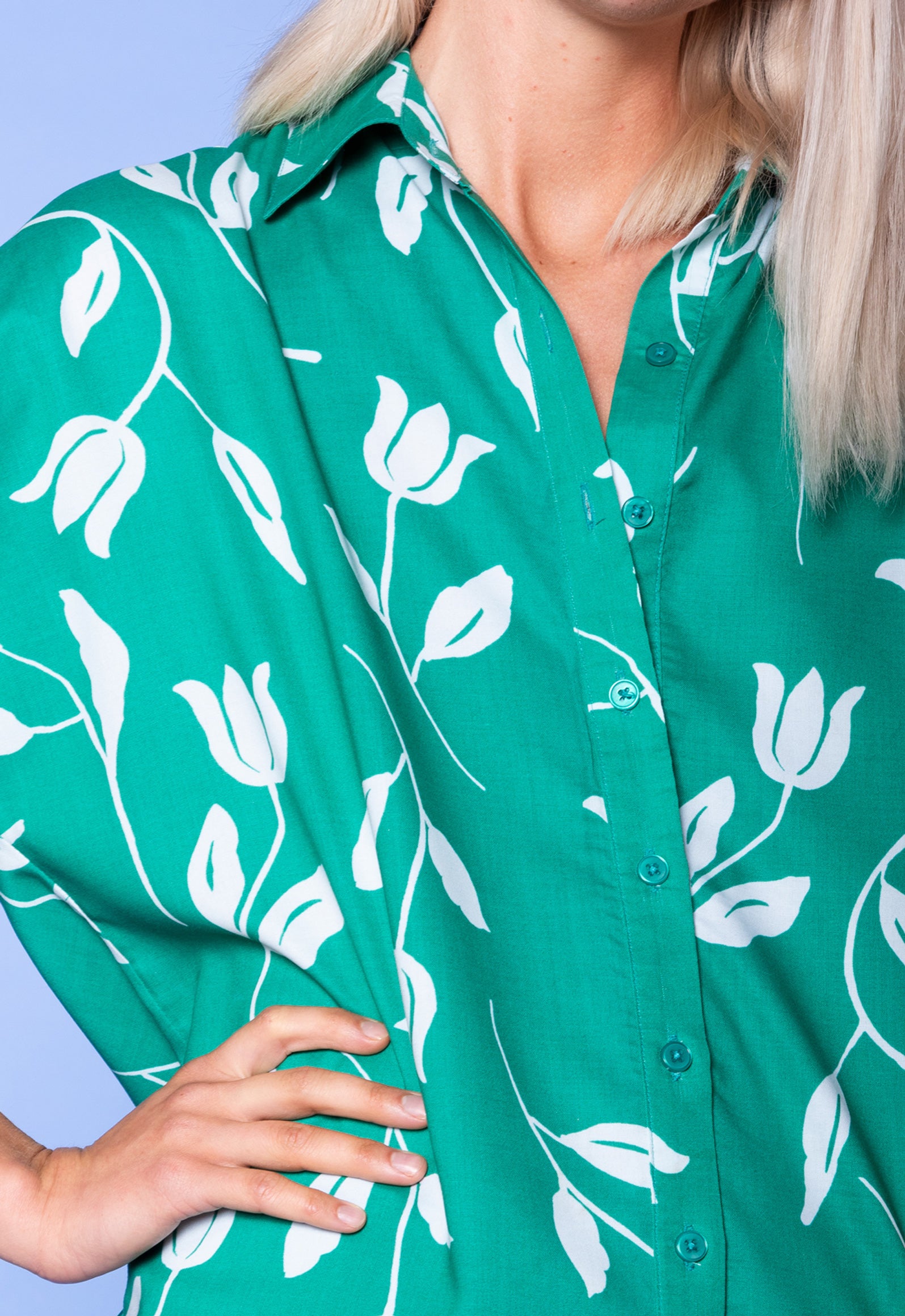 S26Top-PR4 – Weites Hemd mit Stehkragen aus Upcycled Rayon S26Top-PR4 – Weites Hemd mit Stehkragen aus Upcycled Rayon