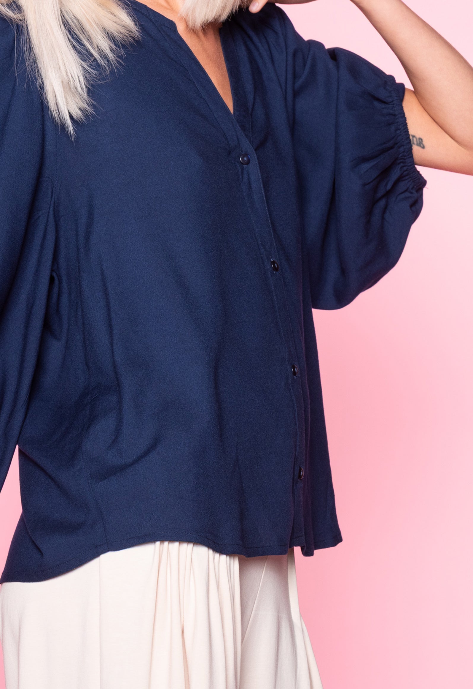 S26Top-SR2 – Luftige Bluse mit Ballonärmeln aus Upcycled Rayon S26Top-SR2 – Luftige Bluse mit Ballonärmeln aus Upcycled Rayon