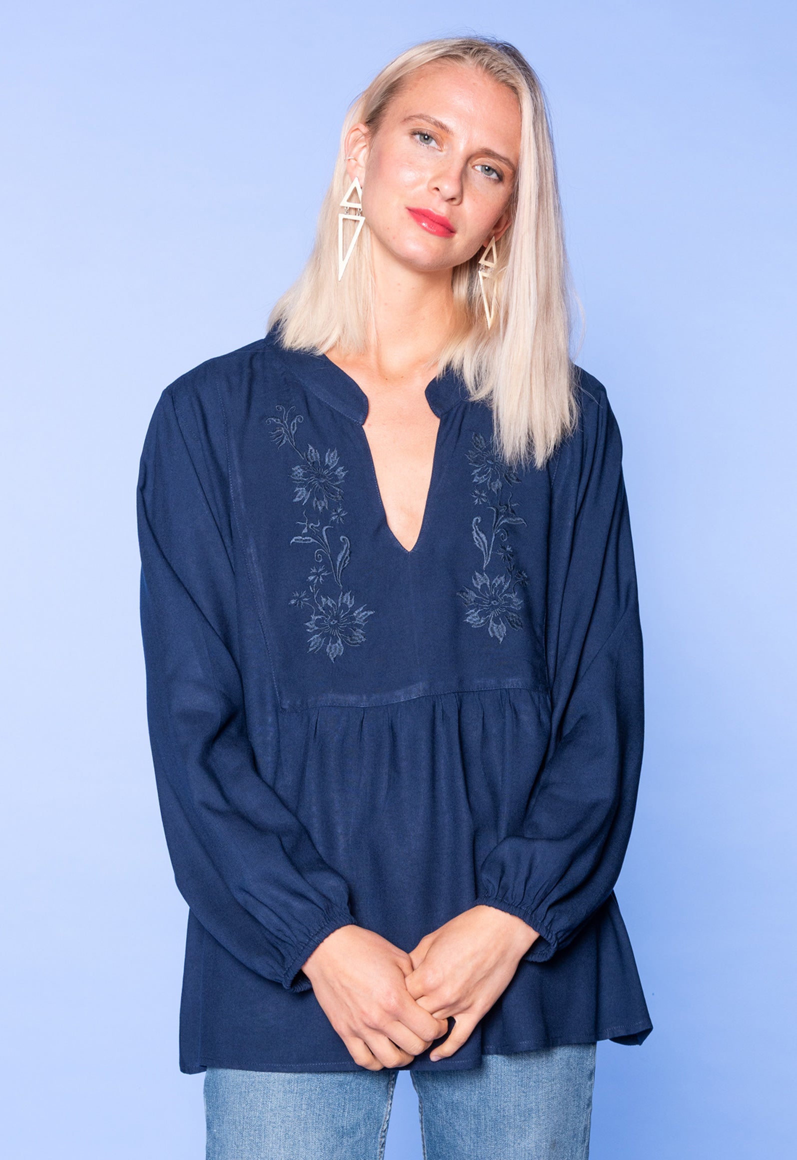 S26Top-SR3 – Besticktes Top mit langen Ärmeln S26Top-SR3 – Besticktes Top mit langen Ärmeln