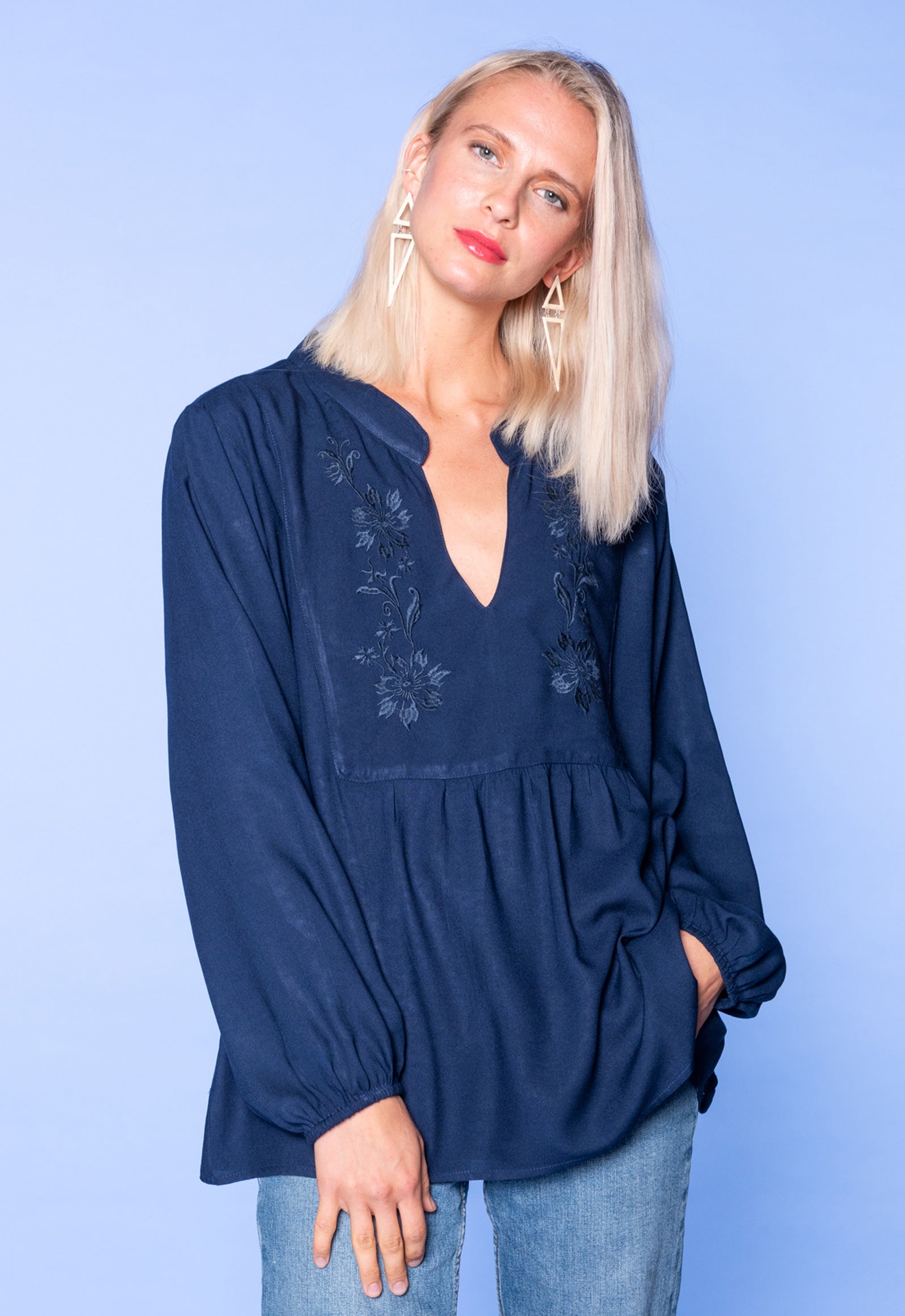 S26Top-SR3 – Besticktes Top mit langen Ärmeln S26Top-SR3 – Besticktes Top mit langen Ärmeln