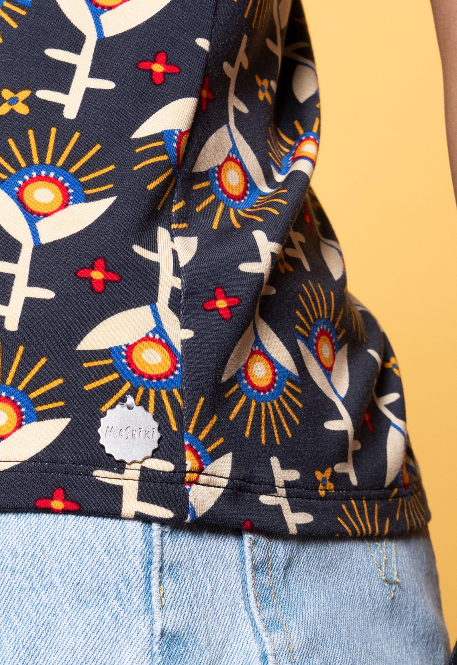 S26Top-V4 – Figurnahes Top mit Cap-Sleeves Das Model ist 170 cm groß und trägt Größe M.