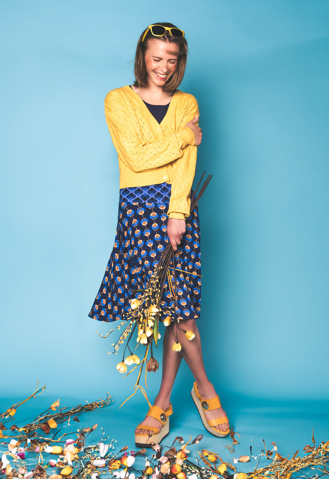 Tamani Ajour Cardigan GOTS-Certified Das Model ist 170 cm groß und trägt Größe M.