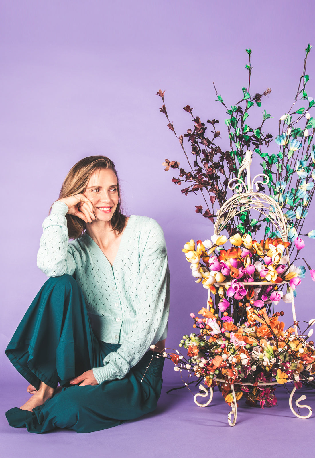 Tamani Ajour Cardigan GOTS-Certified Das Model ist 170 cm groß und trägt Größe M.