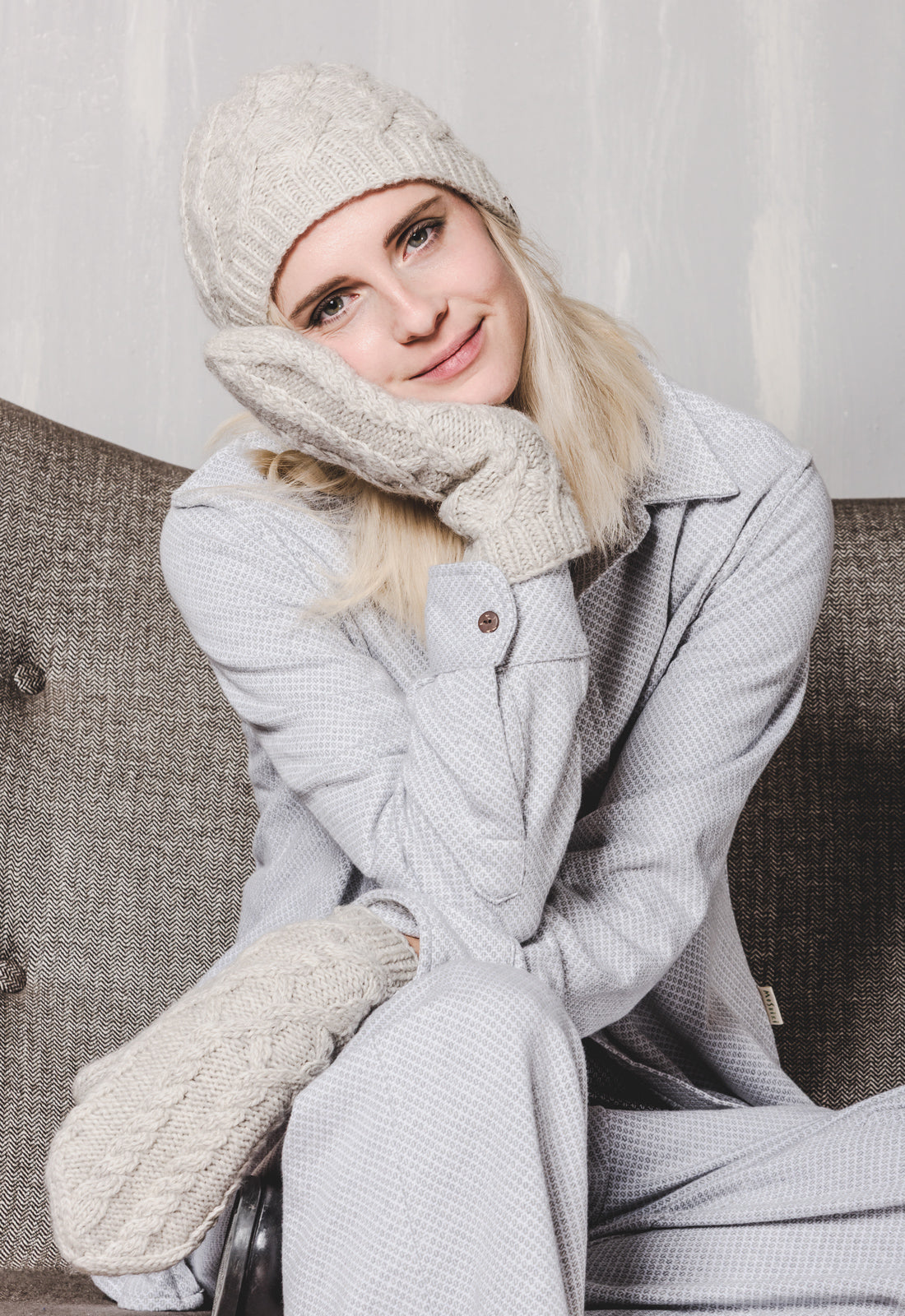 Umbin – handgemachte Cable-Beanie aus 100 % Naturwolle Umbin – handgemachte Cable-Beanie aus 100 % Naturwolle