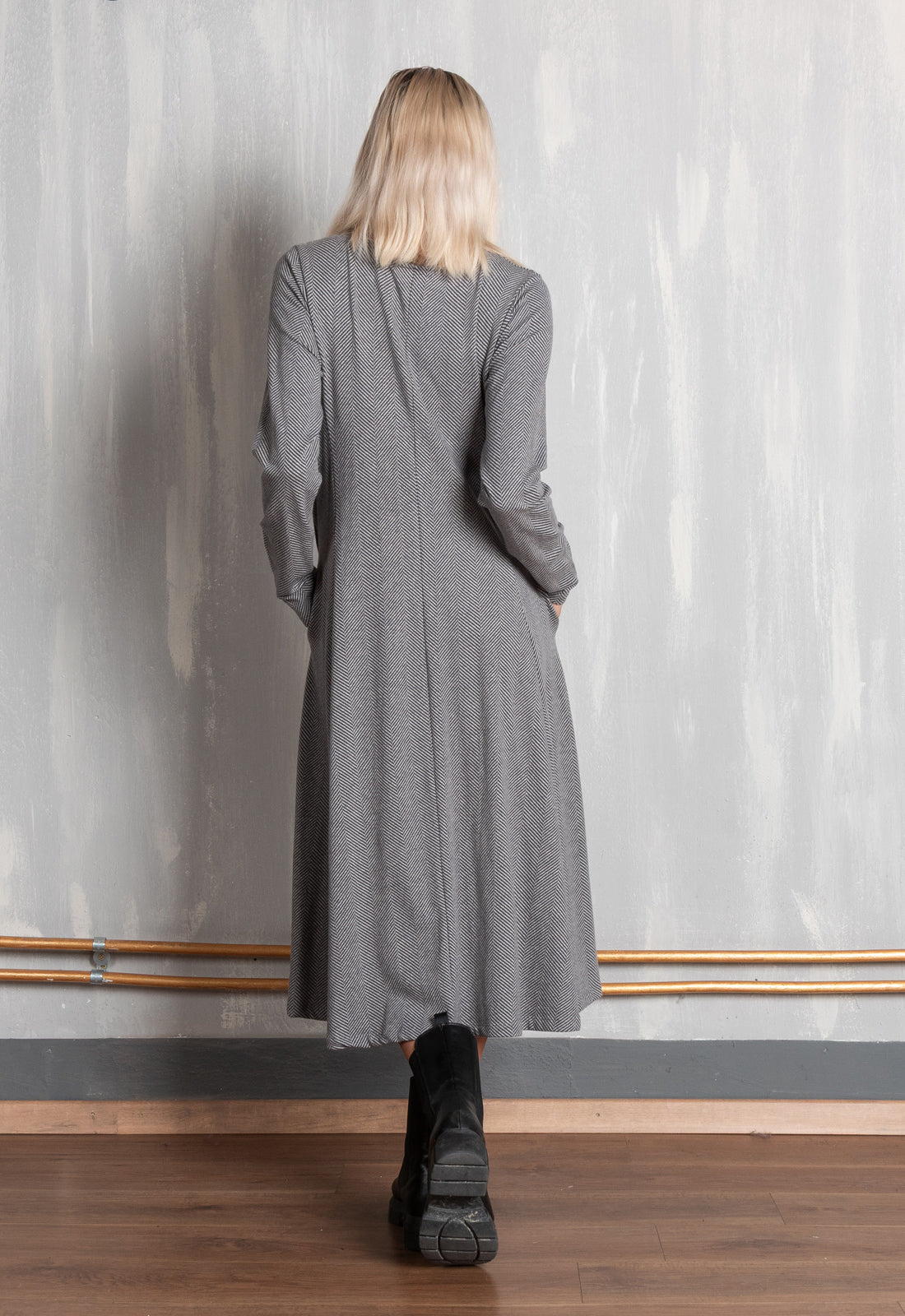 W25Dress-G3 – Feminines Kleid mit Prinzessnähten – GOTS-zertifiziert W25Dress-G3 – Feminines Kleid mit Prinzessnähten – GOTS-zertifiziert