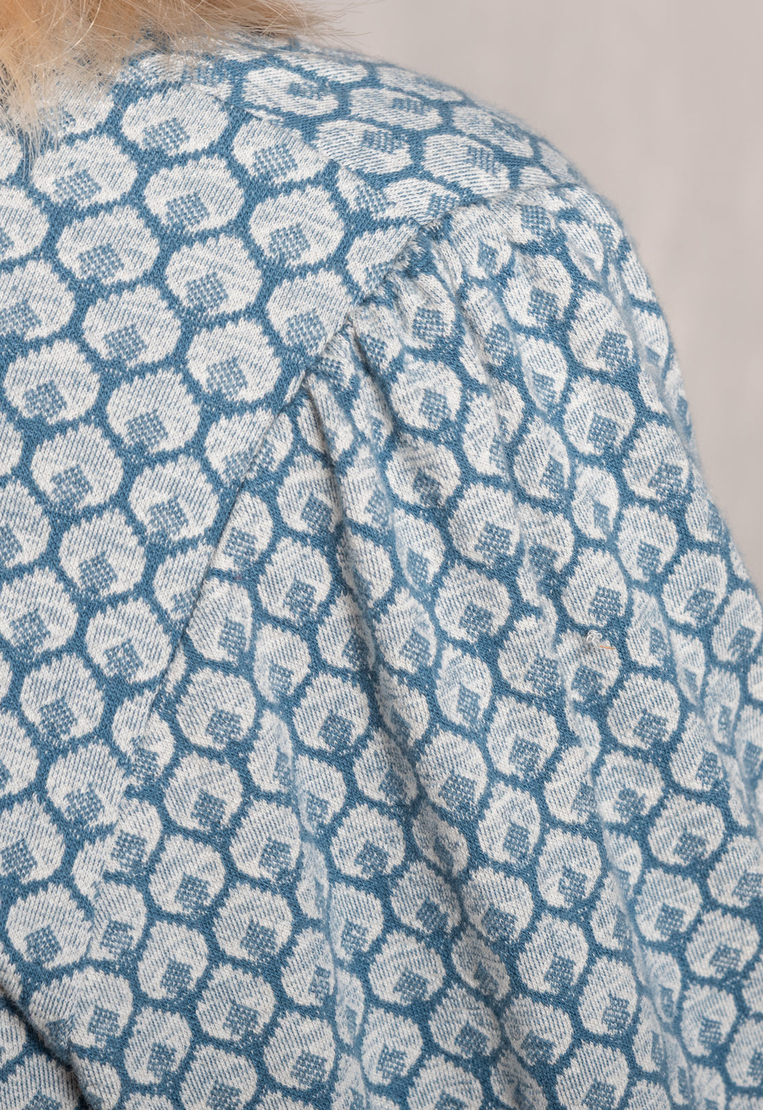 W25Dress-G4 – Kleid mit hohem Kragen & V-Ausschnitt – GOTS-zertifiziert W25Dress-G4 – Kleid mit hohem Kragen & V-Ausschnitt – GOTS-zertifiziert