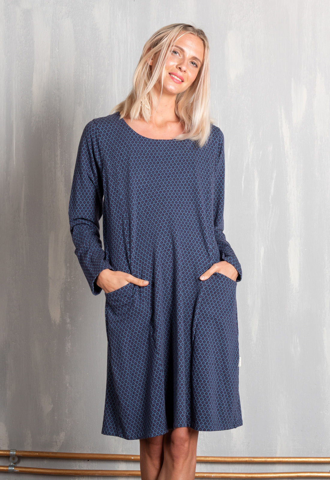 W25Dress-G6 – Kleid mit Prinzessnähten & Taschen – GOTS-zertifiziert W25Dress-G6 – Kleid mit Prinzessnähten & Taschen – GOTS-zertifiziert