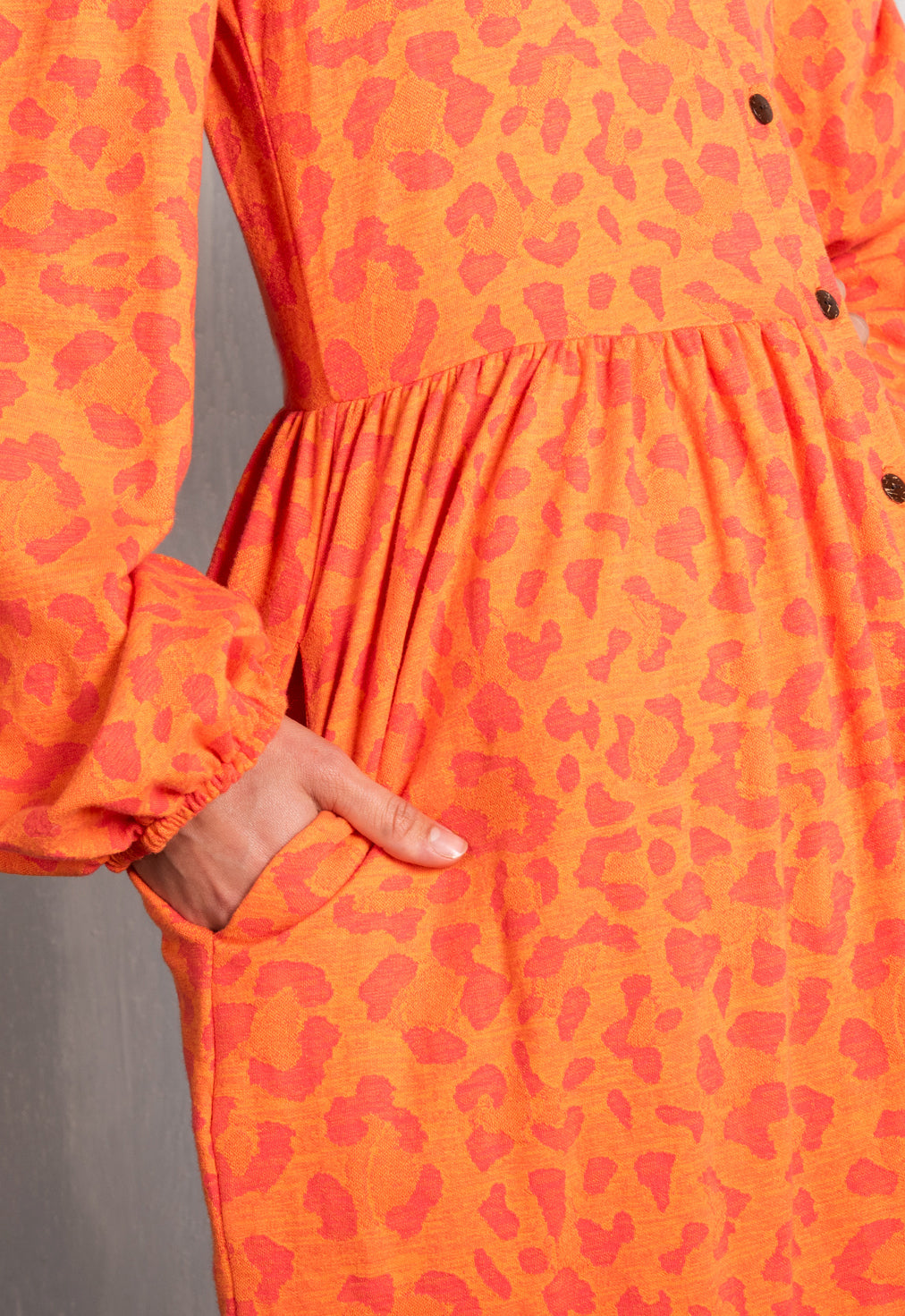 W25Dress-G8 – Klassisches Kleid mit Knopfleiste & V-Ausschnitt – GOTS-zertifiziert W25Dress-G8 – Klassisches Kleid mit Knopfleiste & V-Ausschnitt – GOTS-zertifiziert