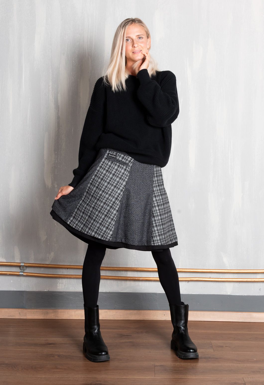 Hot Cookie 56 Tweed W25 - 50cm Das Model ist 1,70 m groß und trägt den Hot Cookie in der Größe 34–42.