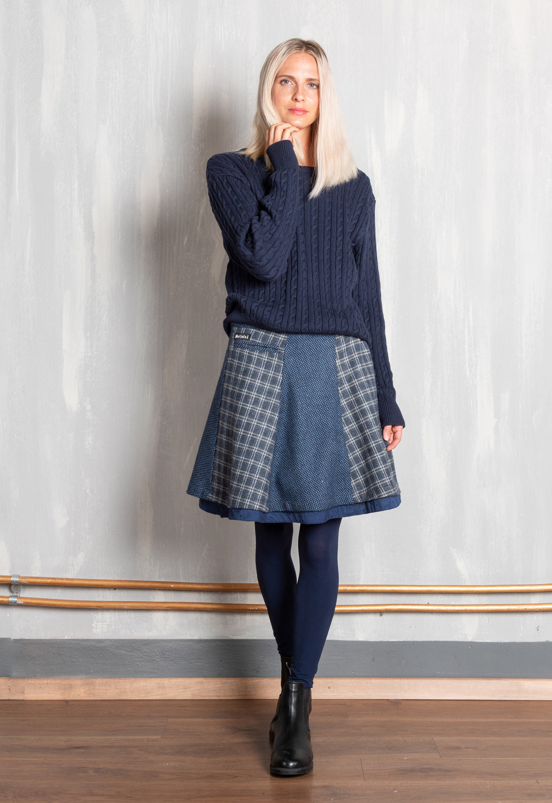 Hot Cookie 56 Tweed W25 - 50cm Das Model ist 1,70 m groß und trägt den Hot Cookie in der Größe 34–42.