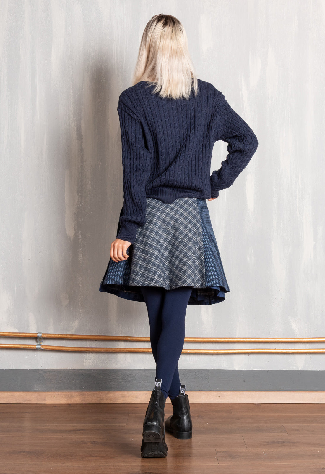 Hot Cookie 56 Tweed W25 - 50cm Das Model ist 1,70 m groß und trägt den Hot Cookie in der Größe 34–42.