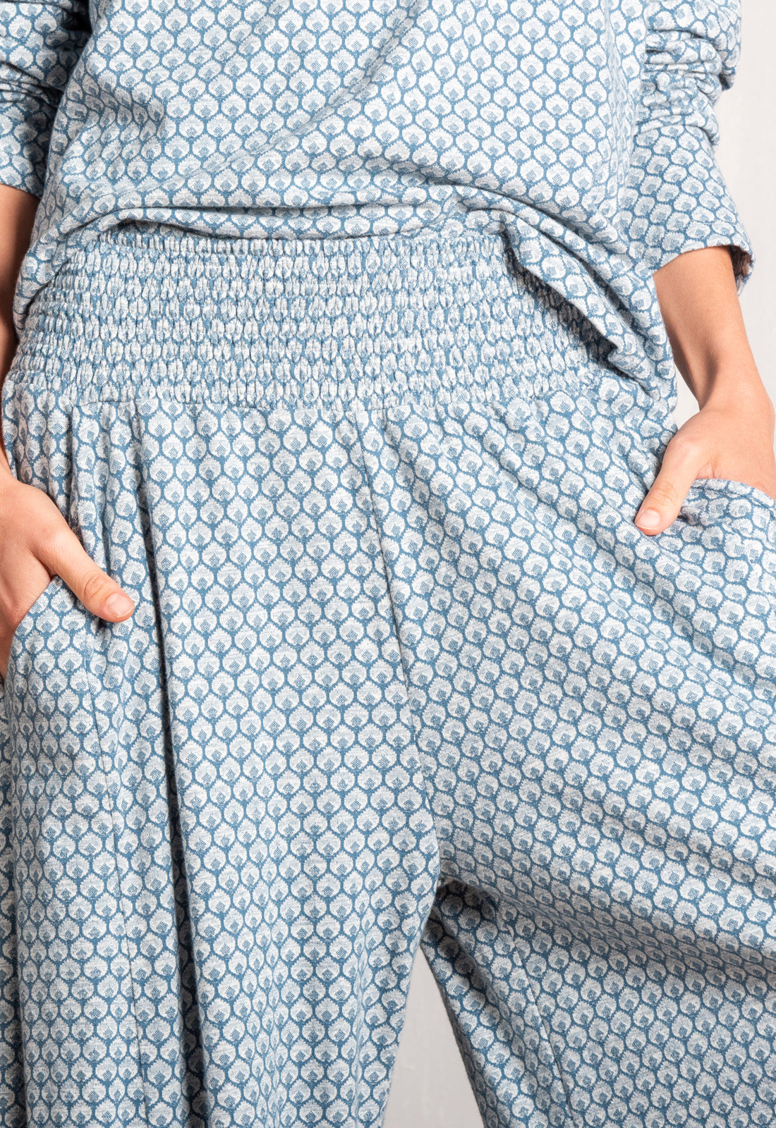 W25Pants-G2 – Weite Hose mit gesmoktem Bund – GOTS-zertifiziert W25Pants-G2 – Weite Hose mit gesmoktem Bund – GOTS-zertifiziert