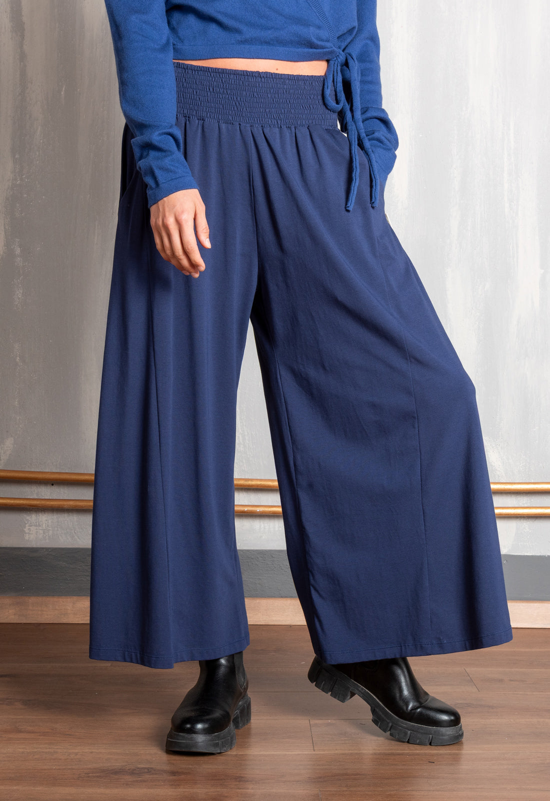 W25Pants-G2 – Weite Hose mit gesmoktem Bund – GOTS-zertifiziert W25Pants-G2 – Weite Hose mit gesmoktem Bund – GOTS-zertifiziert