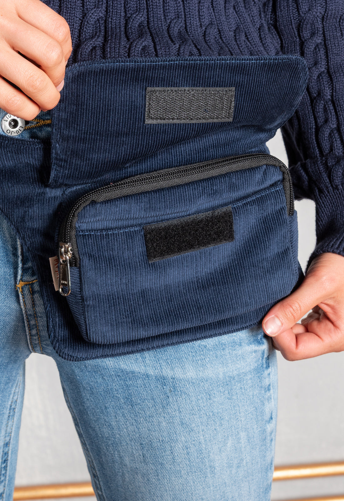 Side Pocket 14 Cord W25 – Schlicht. Praktisch. Immer dabei. Tragebeispiel - Das Model ist 1,70 m groß.
