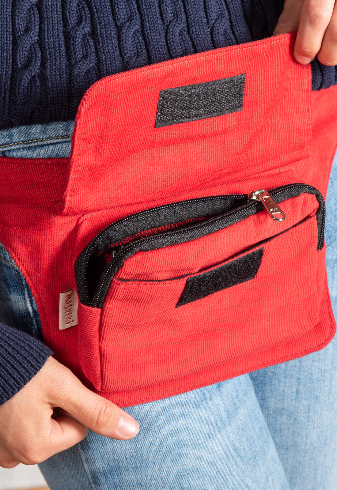 Side Pocket 14 Cord W25 – Schlicht. Praktisch. Immer dabei. Tragebeispiel - Das Model ist 1,70 m groß.