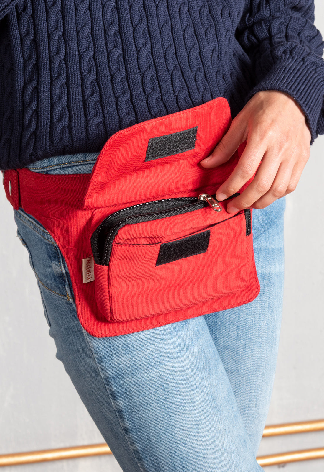 Side Pocket 14 Cord W25 – Schlicht. Praktisch. Immer dabei. Tragebeispiel - Das Model ist 1,70 m groß.