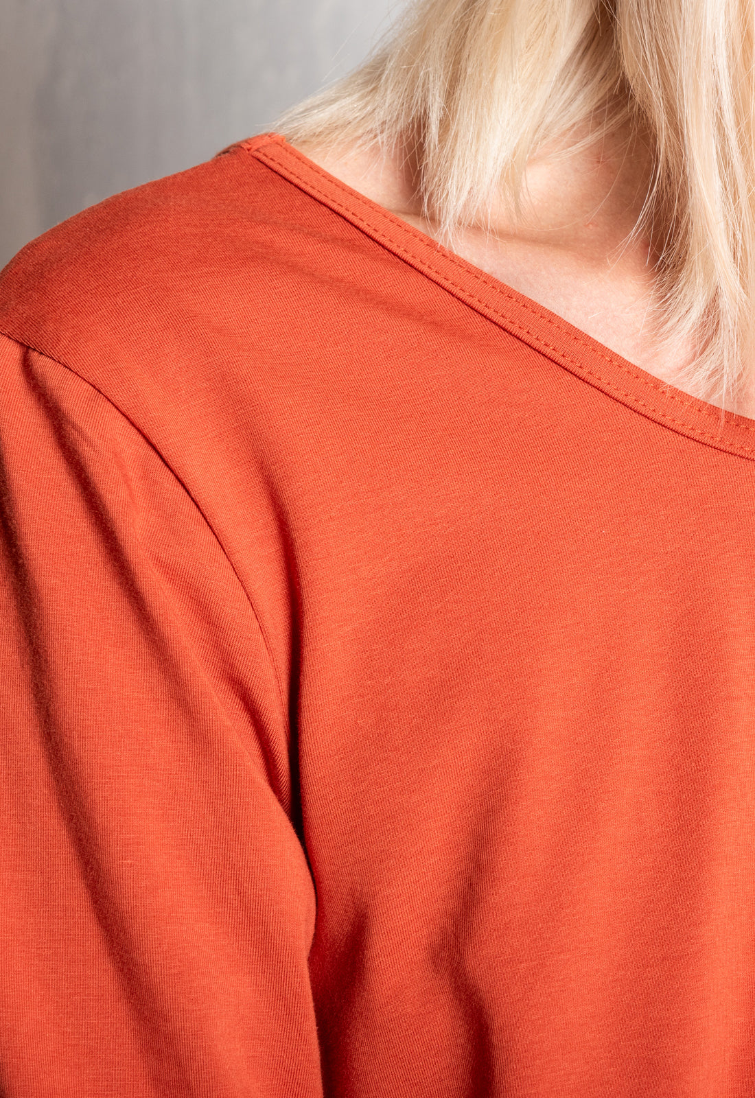 W25Top-G3 – Oberteil mit Halbarm und V-Ausschnitt hinten – GOTS-zertifiziert W25Top-G3 – Oberteil mit Halbarm und V-Ausschnitt hinten – GOTS-zertifiziert