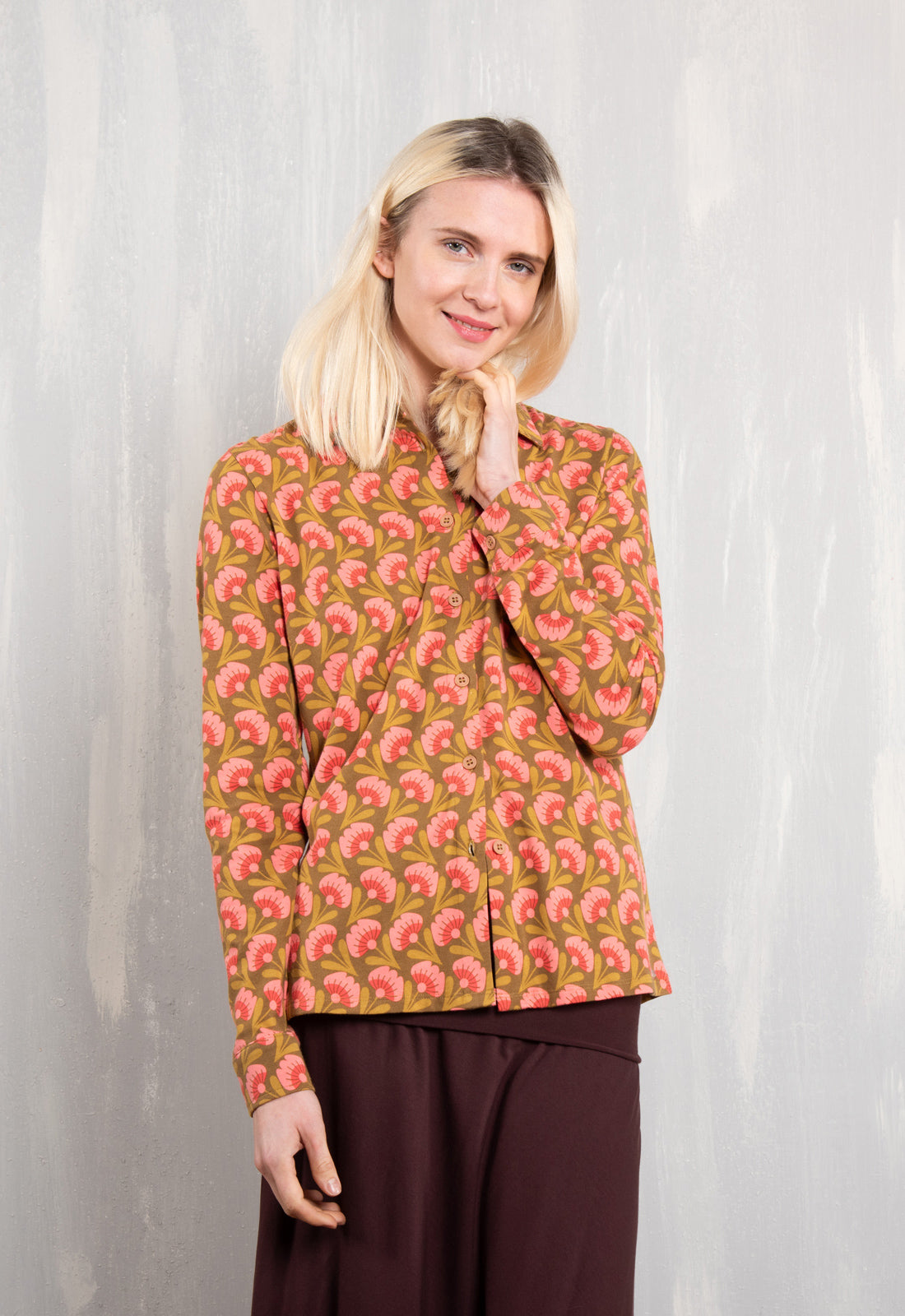 W26Blouse-OC4 – lockere Jerseybluse aus Bio-Baumwolle mit Reverskragen W26Blouse-OC4 – lockere Jerseybluse aus Bio-Baumwolle mit Reverskragen