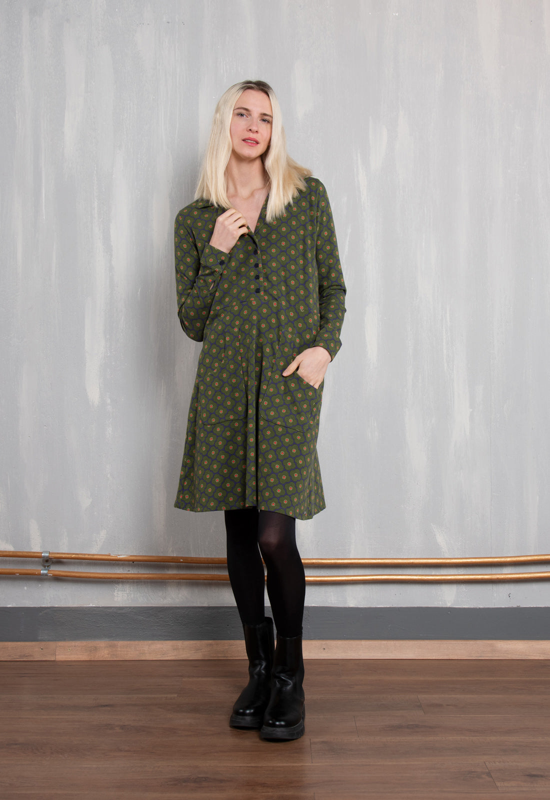 W26Dress-OC2 – Bio-Baumwollkleid mit Hemdkragen und Knopfleiste W26Dress-OC2 – Bio-Baumwollkleid mit Hemdkragen und Knopfleiste