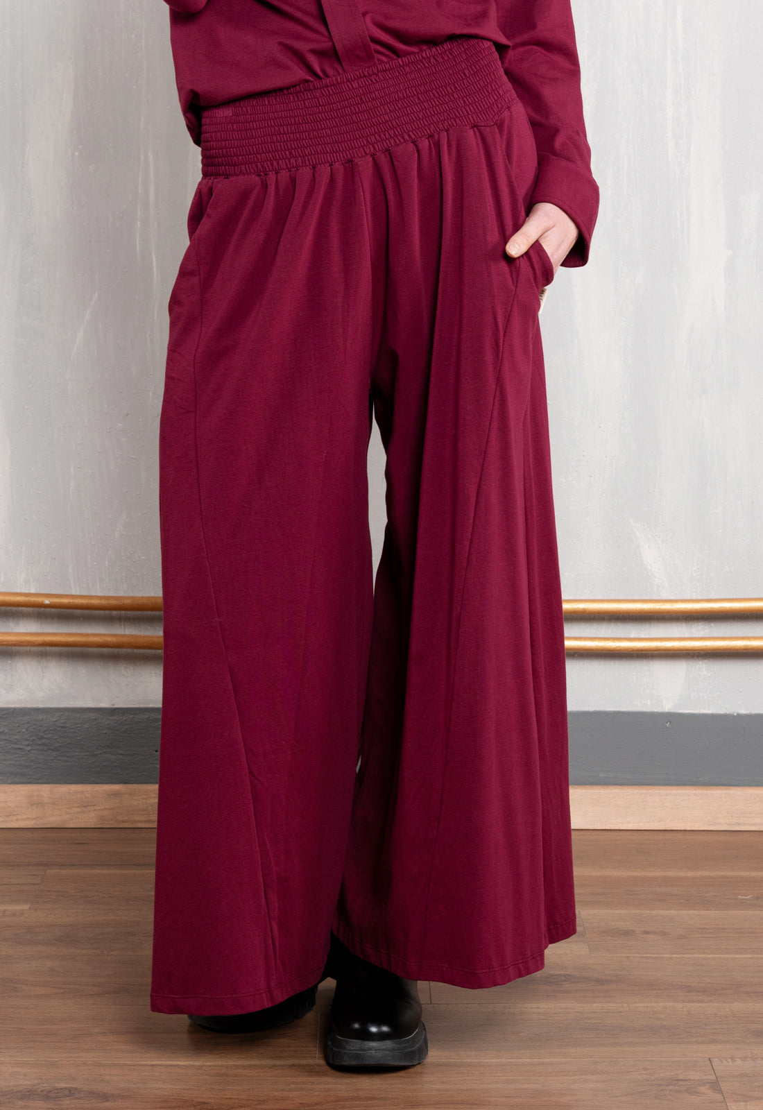 W26Pants-G1 – Weite Jerseyhose aus Bio-Baumwolle W26Pants-G1 – Weite Jerseyhose aus Bio-Baumwolle