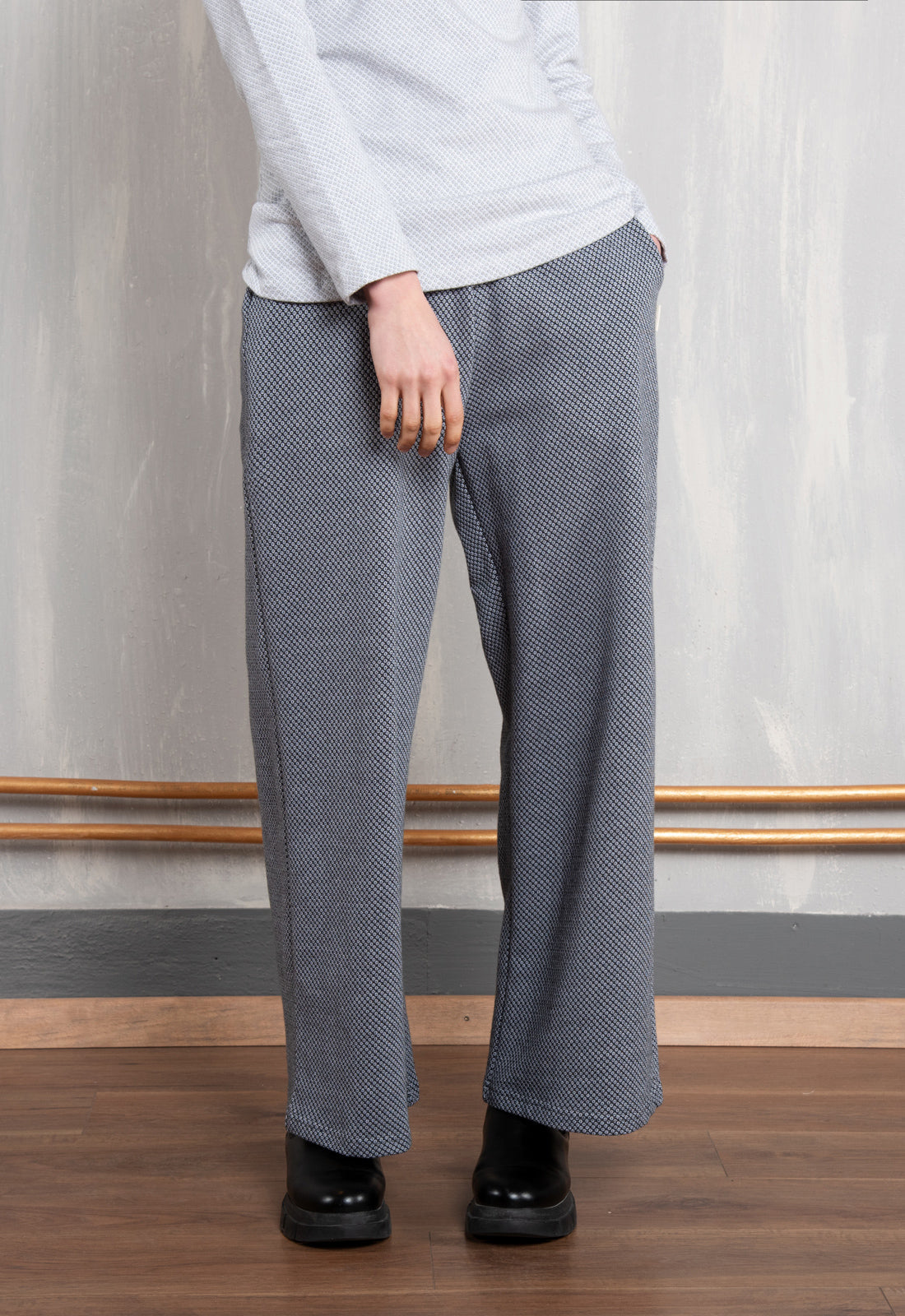 W26Pants-G4 – GOTS Hose mit weitem Bein aus Bio-Baumwoll-Jacquard W26Pants-G4 – GOTS Hose mit weitem Bein aus Bio-Baumwoll-Jacquard