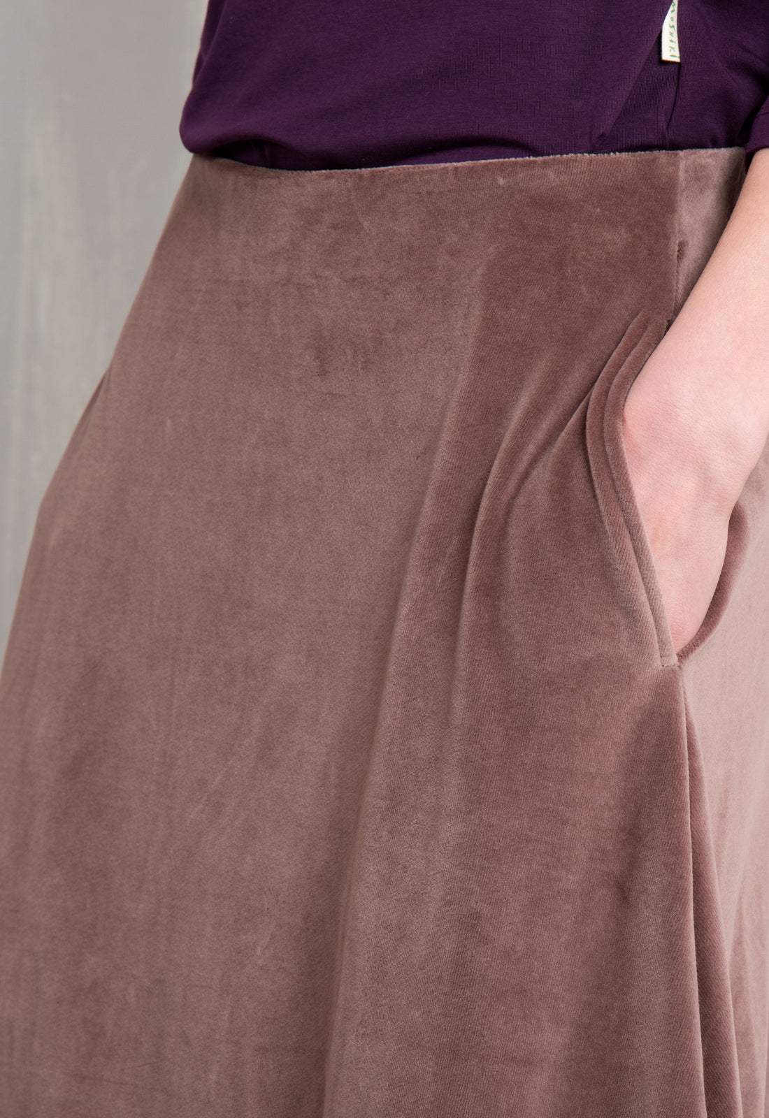 W26Skirt-G4 – A-Linien-Samtrock mit Taschen aus Bio-Baumwolle W26Skirt-G4 – A-Linien-Samtrock mit Taschen aus Bio-Baumwolle