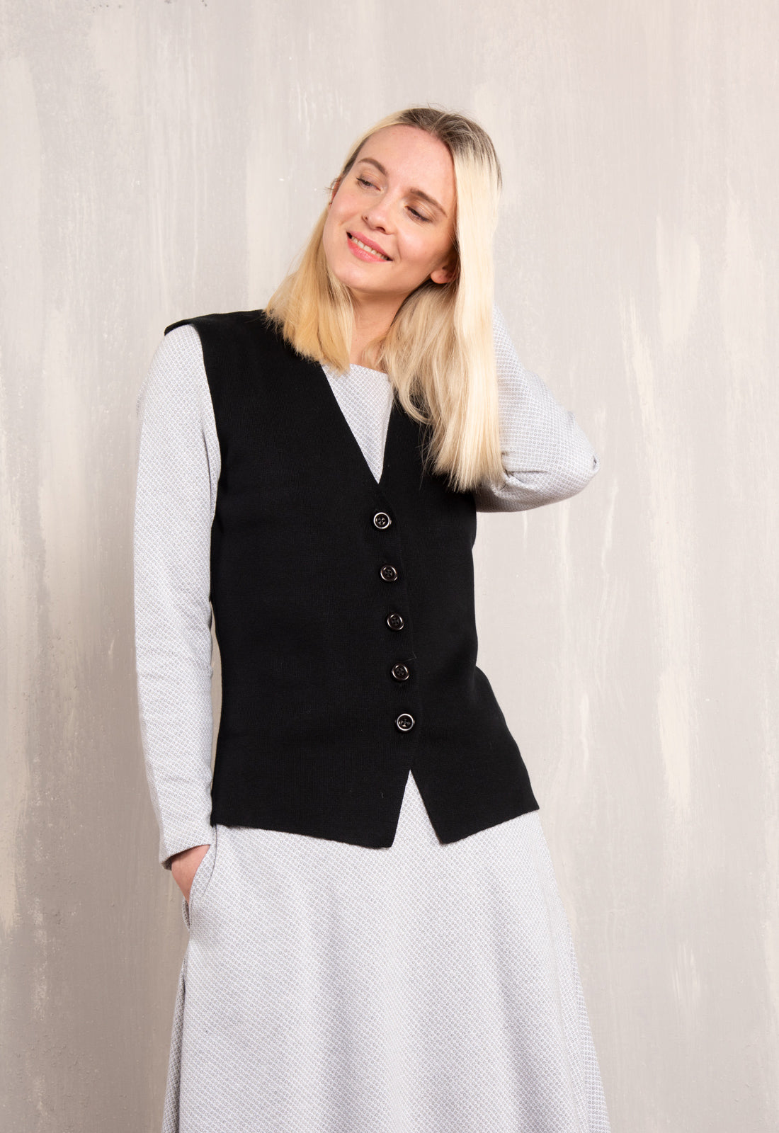 W26Vest-G2 – Figurbetonte Jersey-Weste aus GOTS Bio-Baumwolle W26Vest-G2 – Figurbetonte Jersey-Weste aus GOTS Bio-Baumwolle