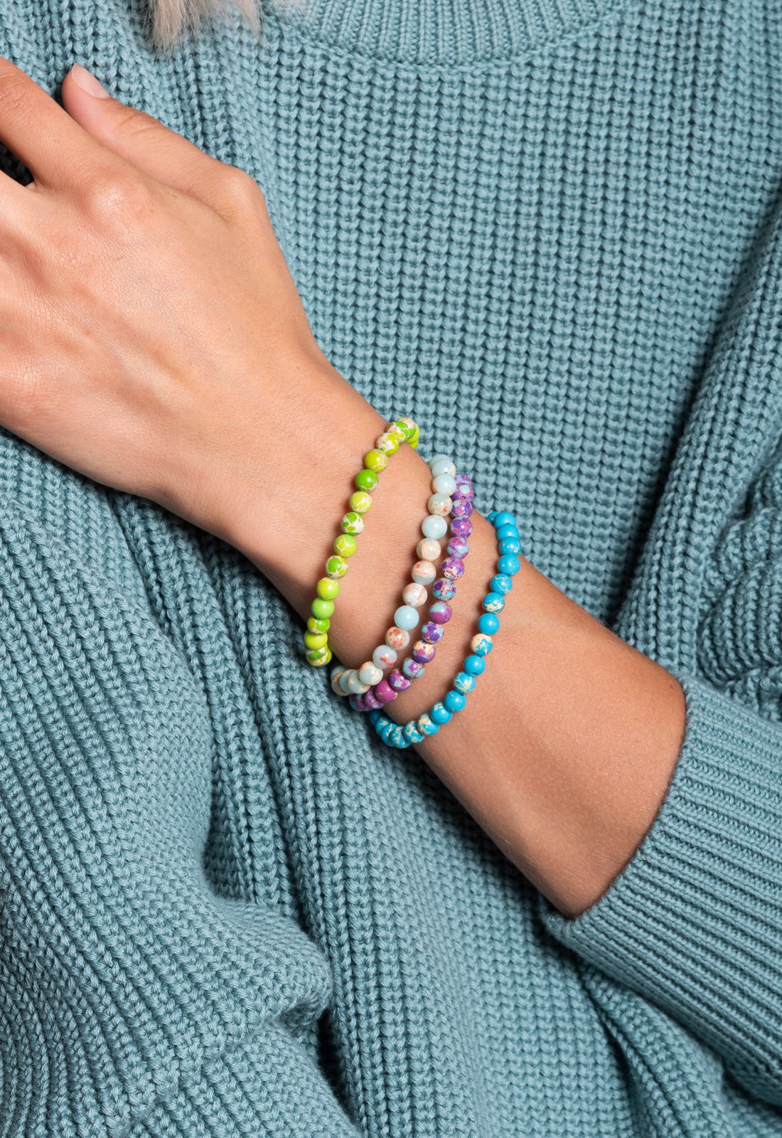 B5 - Naturstein-Perlenarmband – Elastisch & Energiegeladen Tragebeispiel in Kombination mit anderen Farben (andere Farben nicht in der Lieferung enthalten)