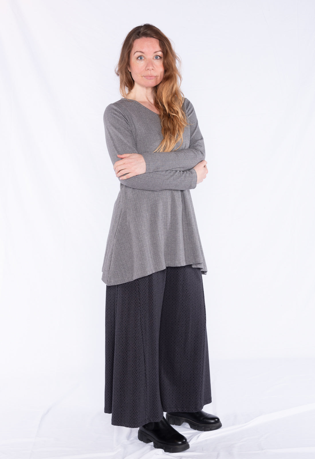 Long-sleeved V-neck top - GOTS certified - W24Top-G10 Long-sleeved V-neck top - GOTS certified - W24Top-G10