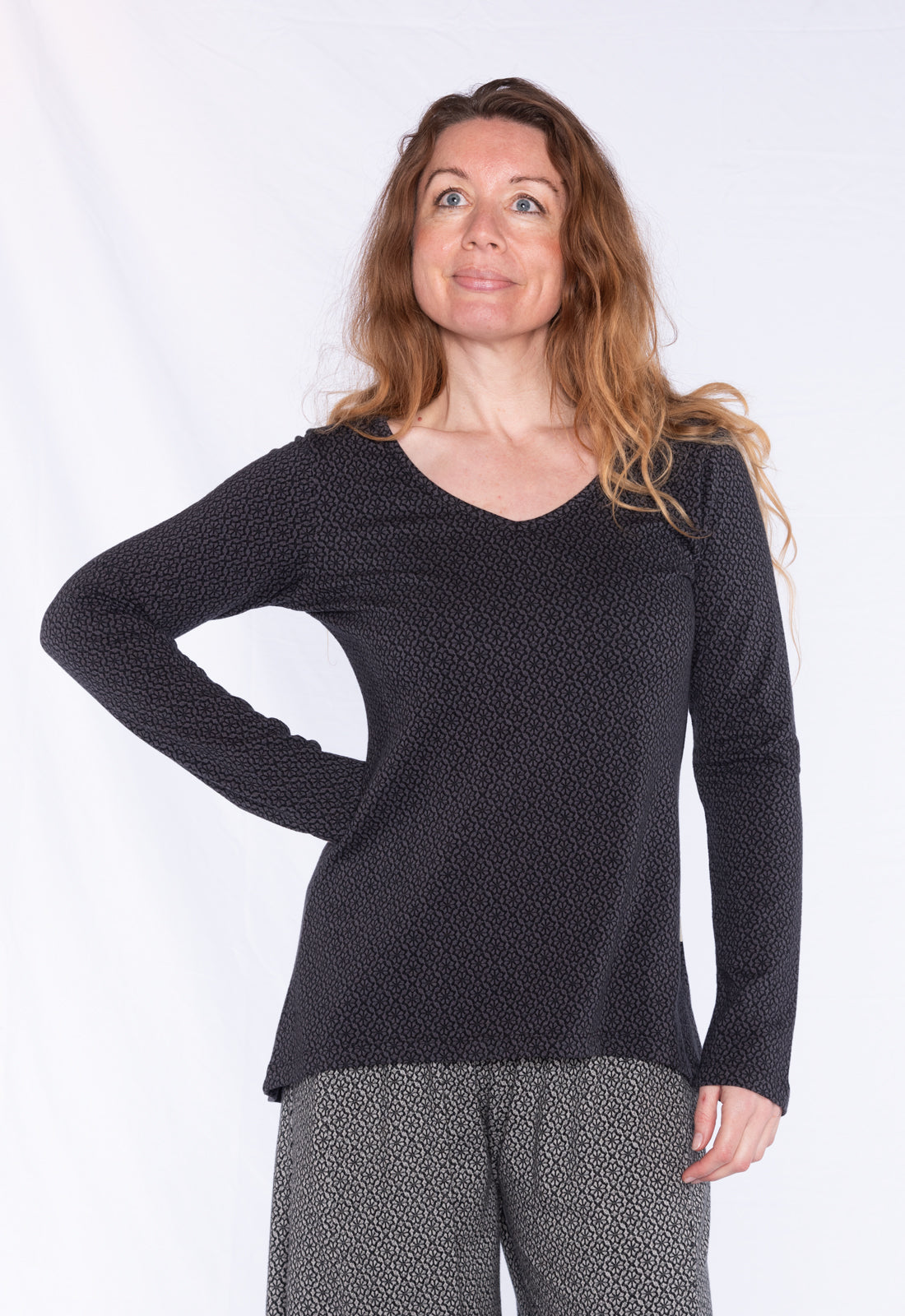 Long-sleeved top with high-low waistband - GOTS certified - W24Top-G5 Long-sleeved top with high-low waistband - GOTS certified - W24Top-G5